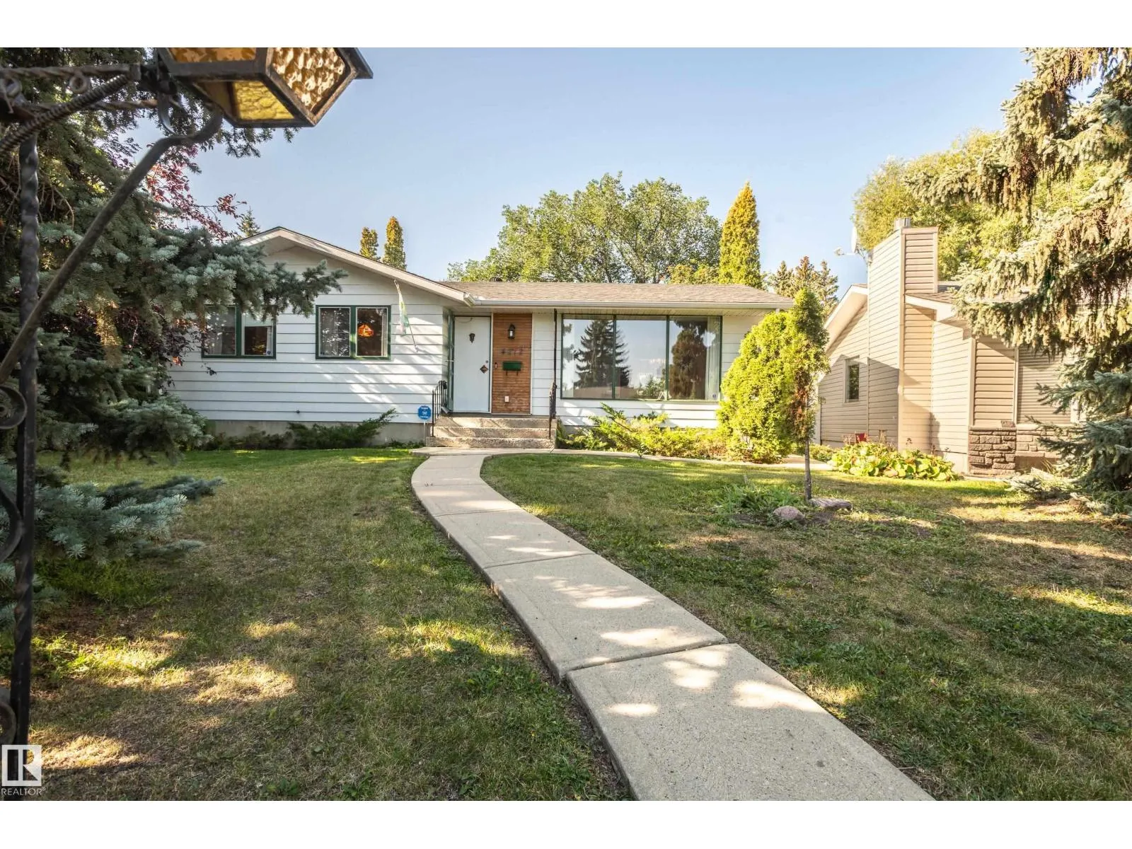 4212 122 ST NW