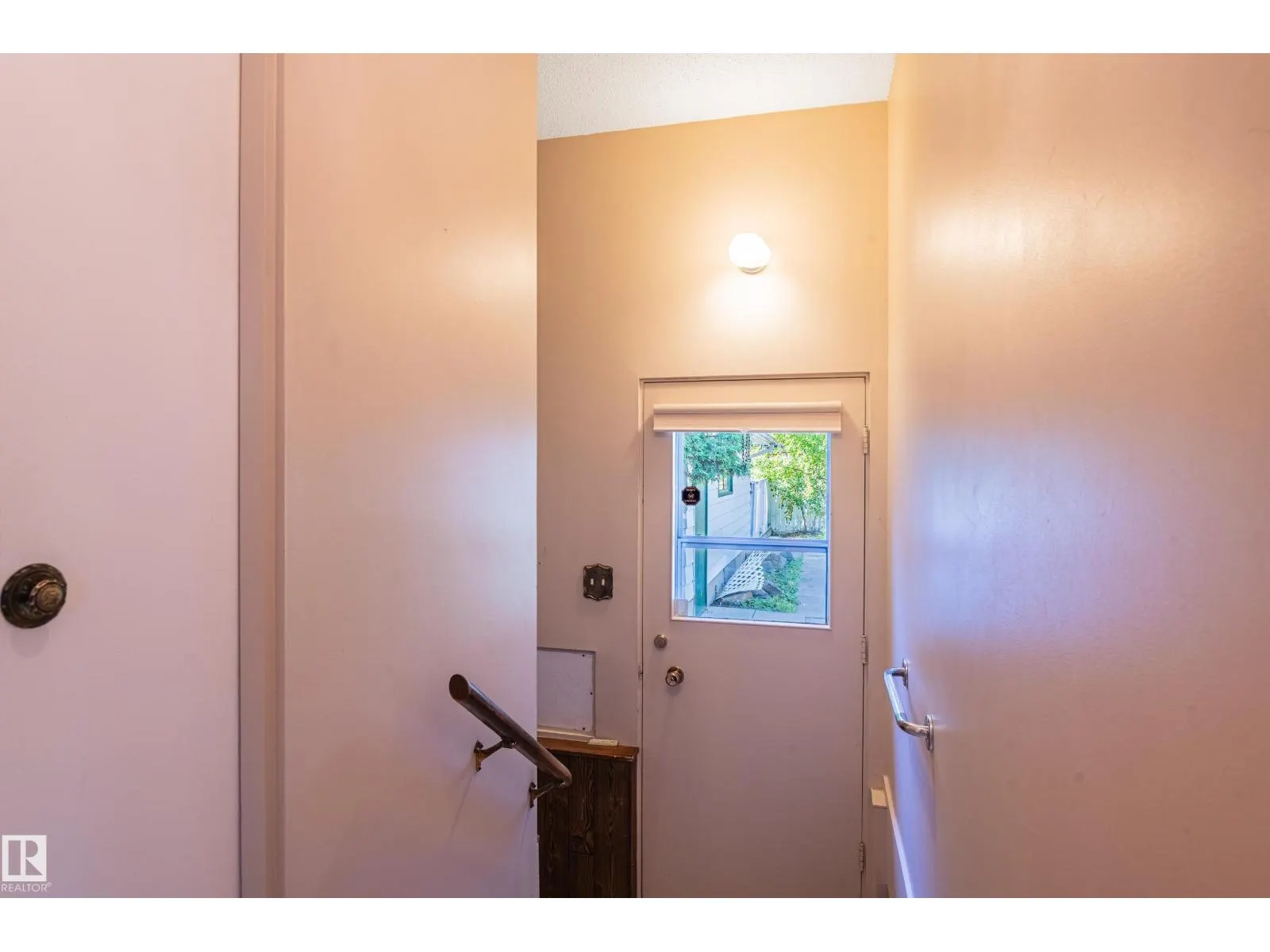 4212 122 ST NW