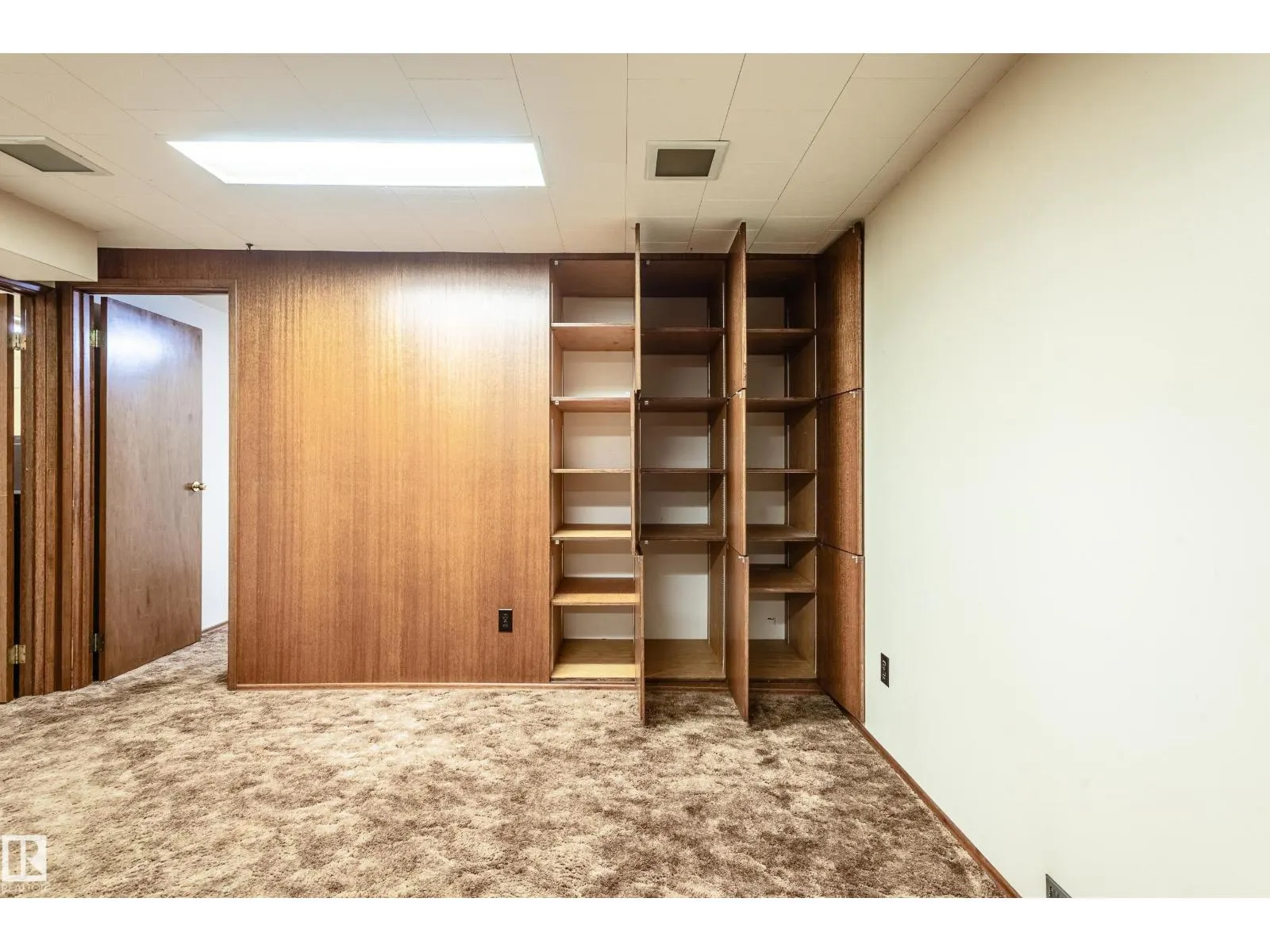 4212 122 ST NW