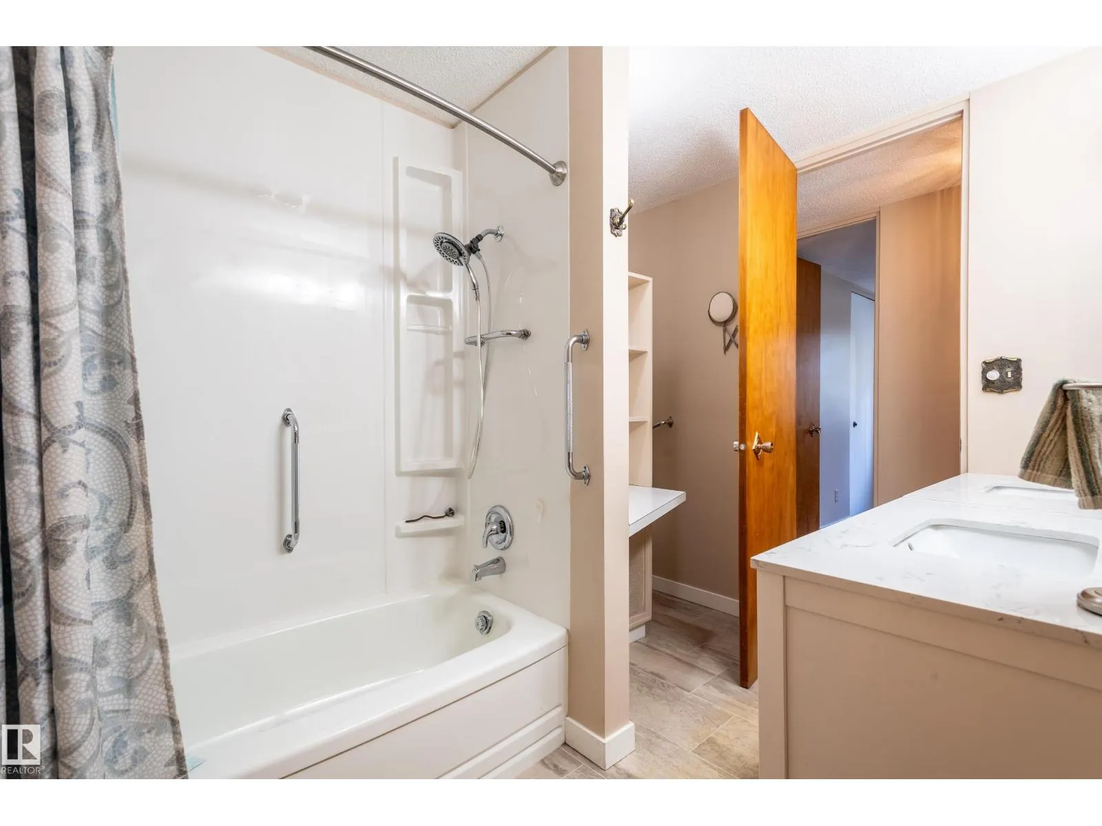 4212 122 ST NW