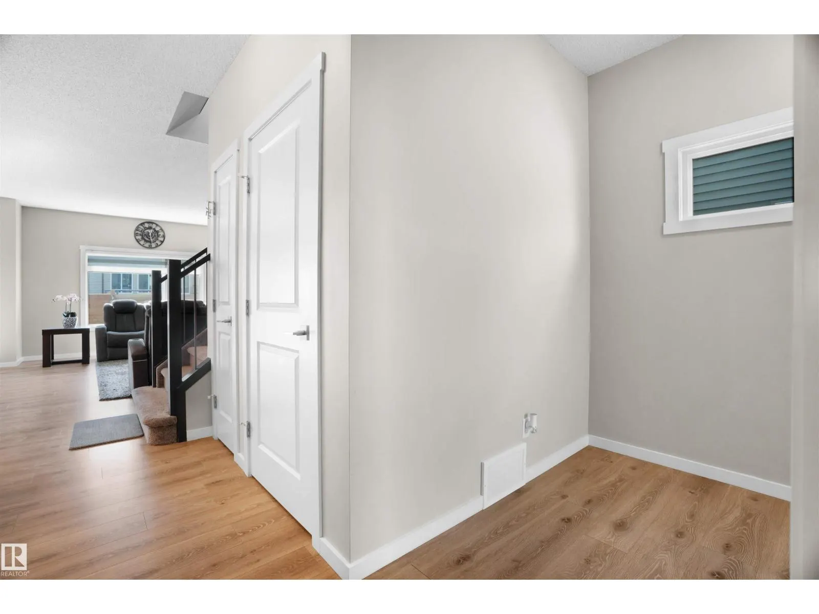 4015 6 AV SW SW