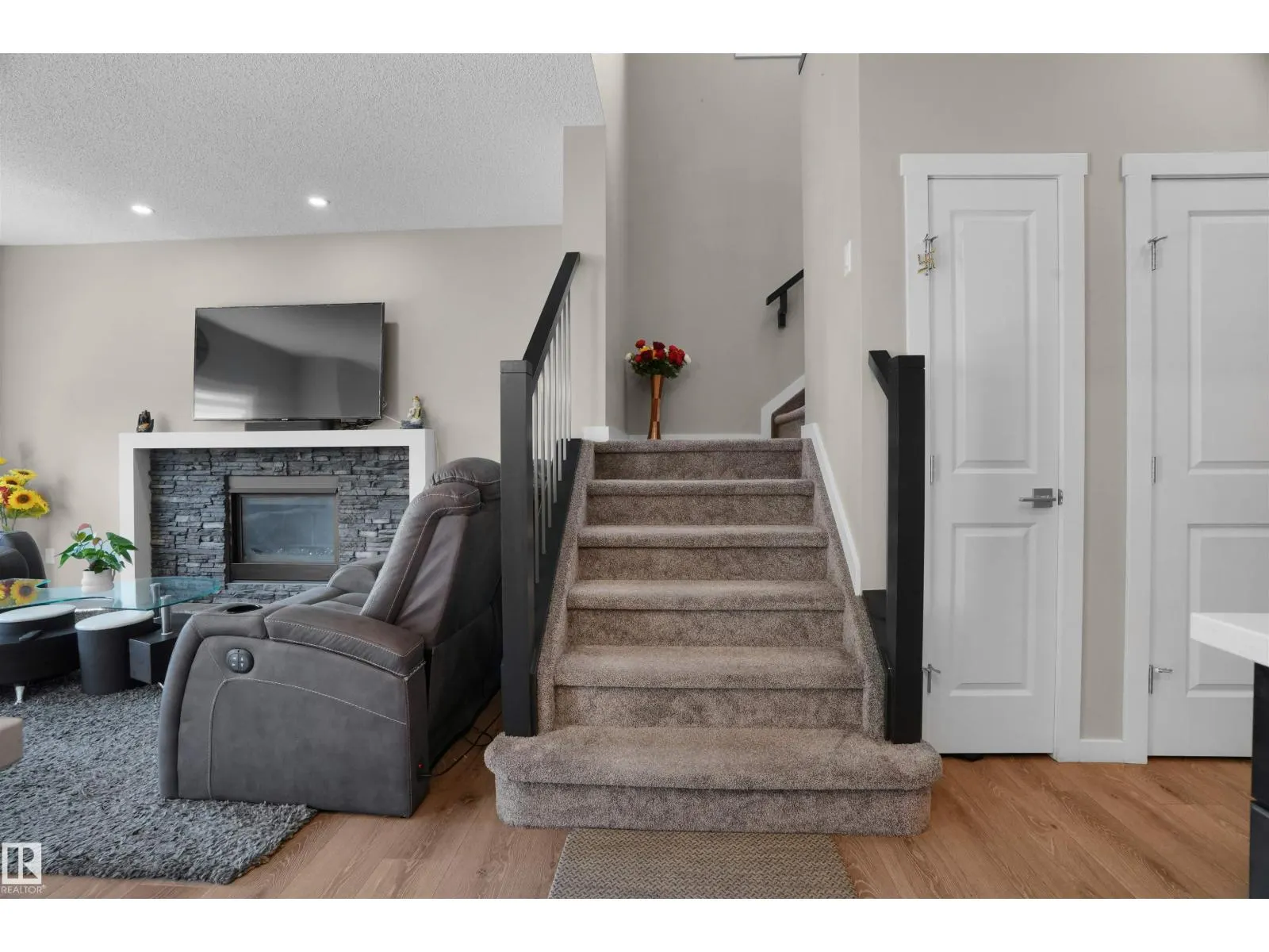4015 6 AV SW SW