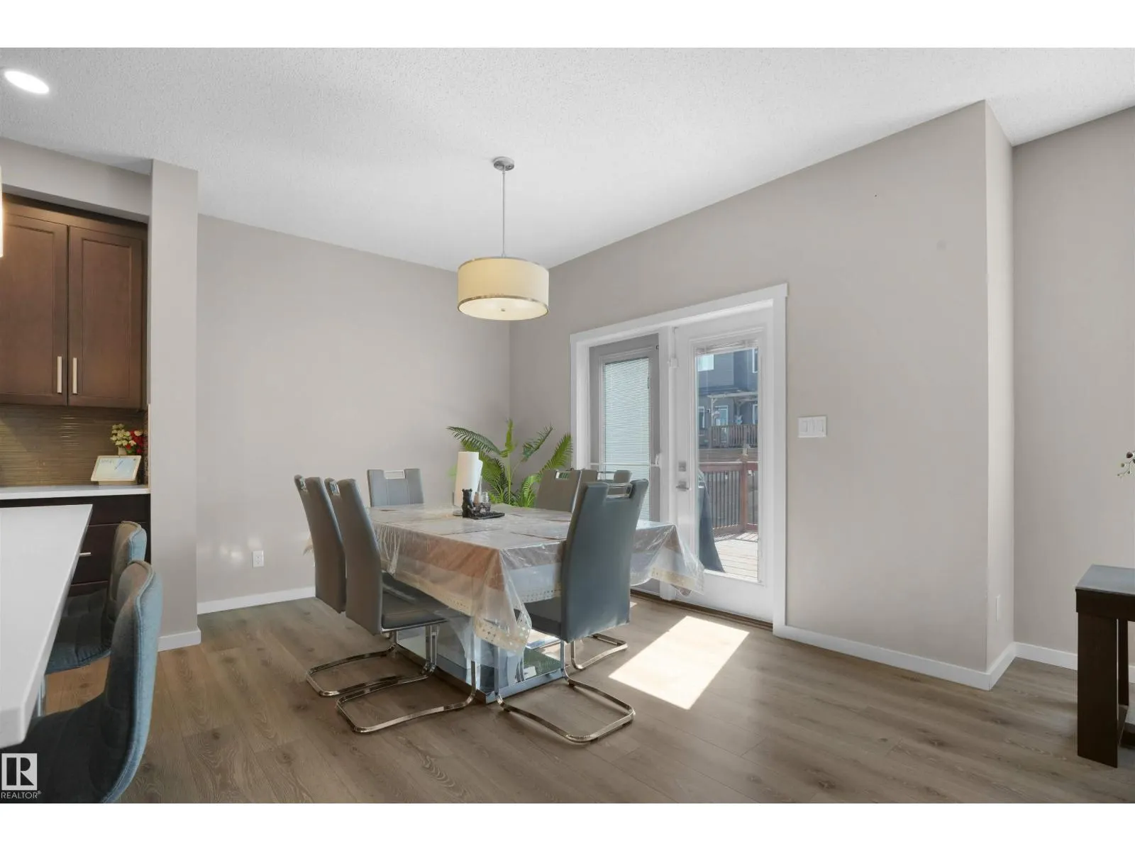 4015 6 AV SW SW