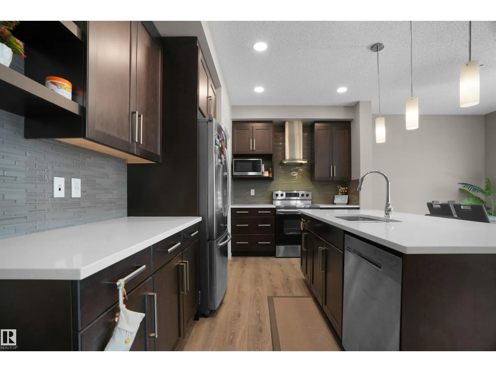 4015 6 AV SW SW