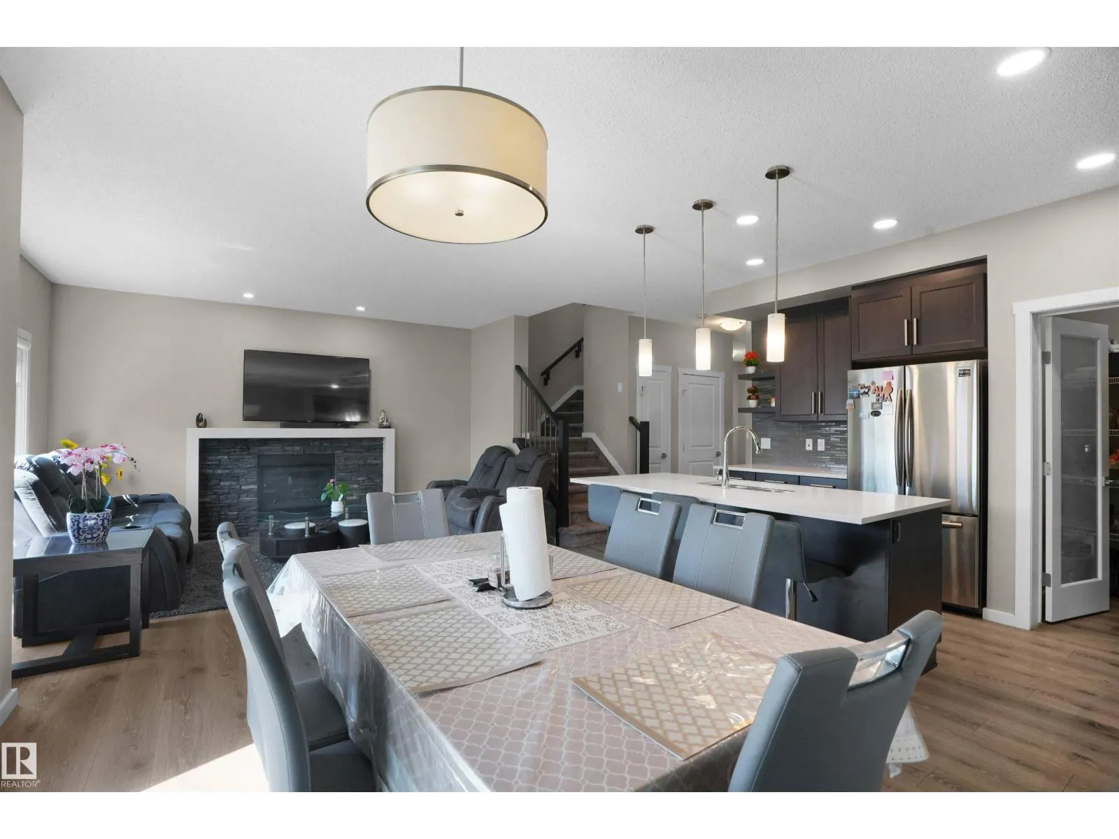 4015 6 AV SW SW