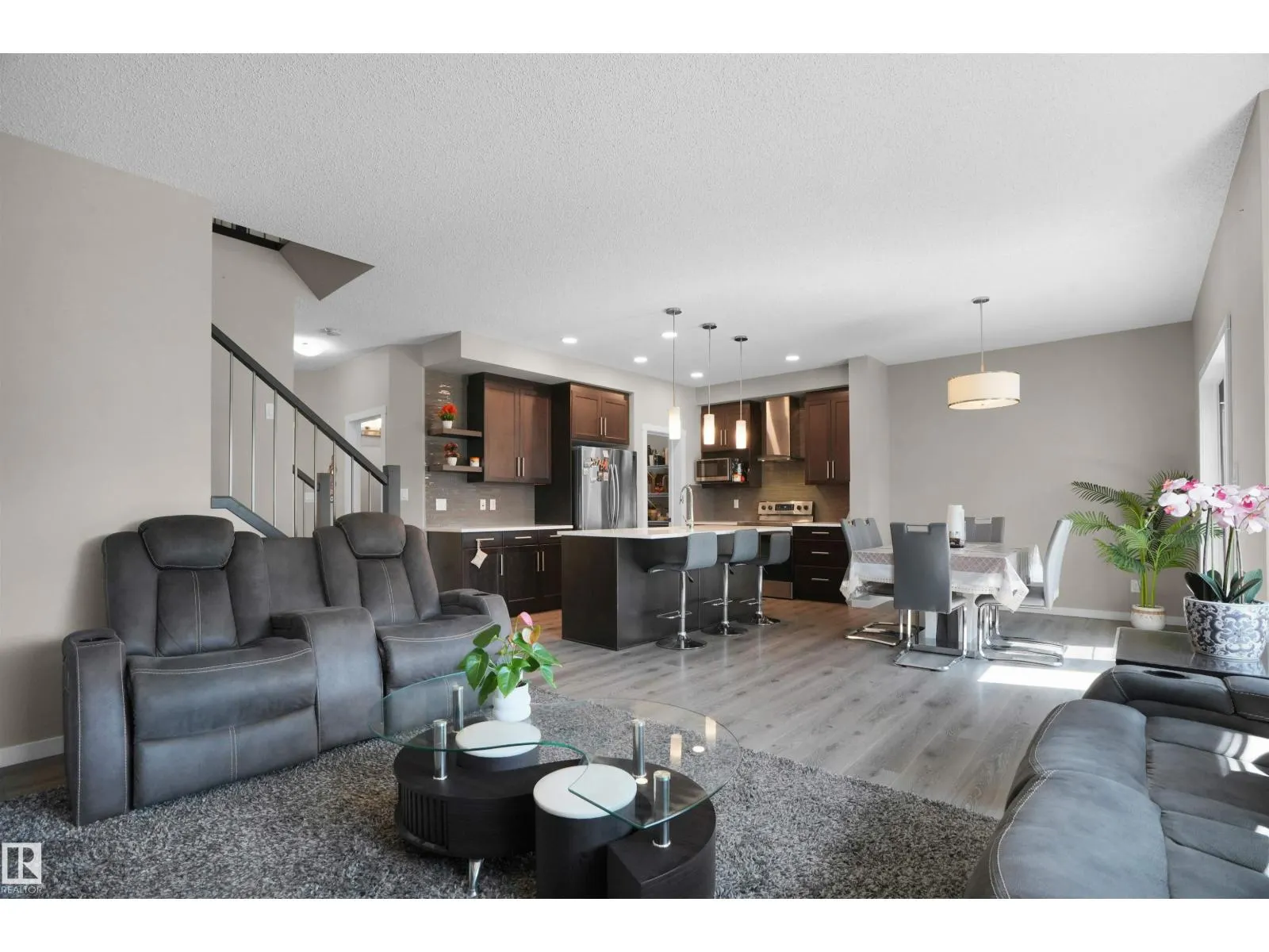4015 6 AV SW SW