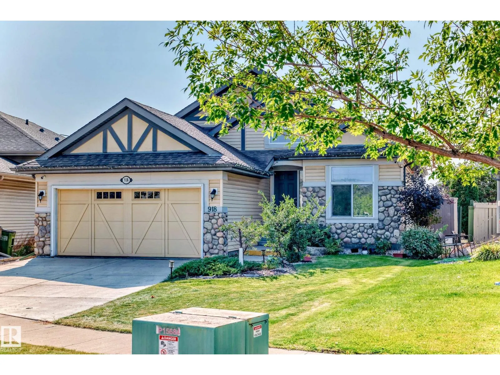 918 CHAHLEY CR NW