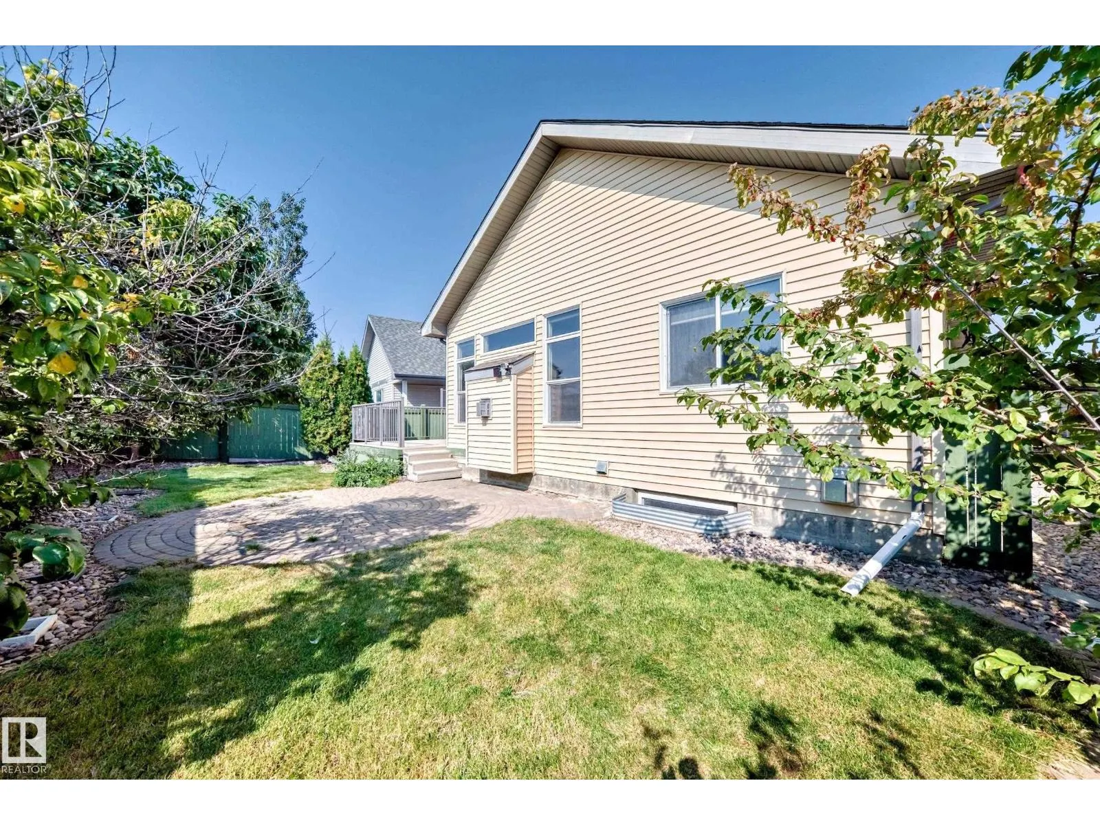 918 CHAHLEY CR NW