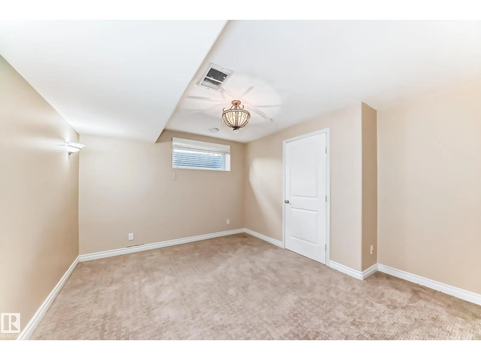 918 CHAHLEY CR NW