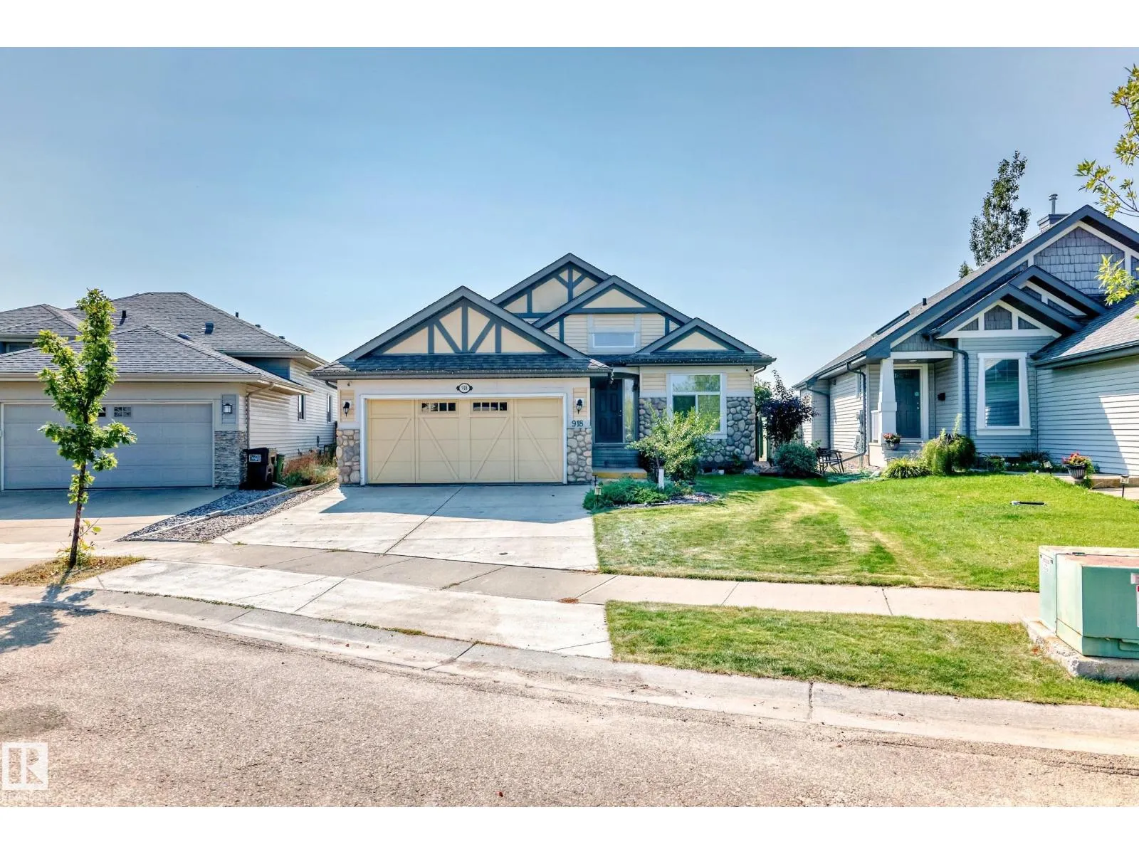 918 CHAHLEY CR NW