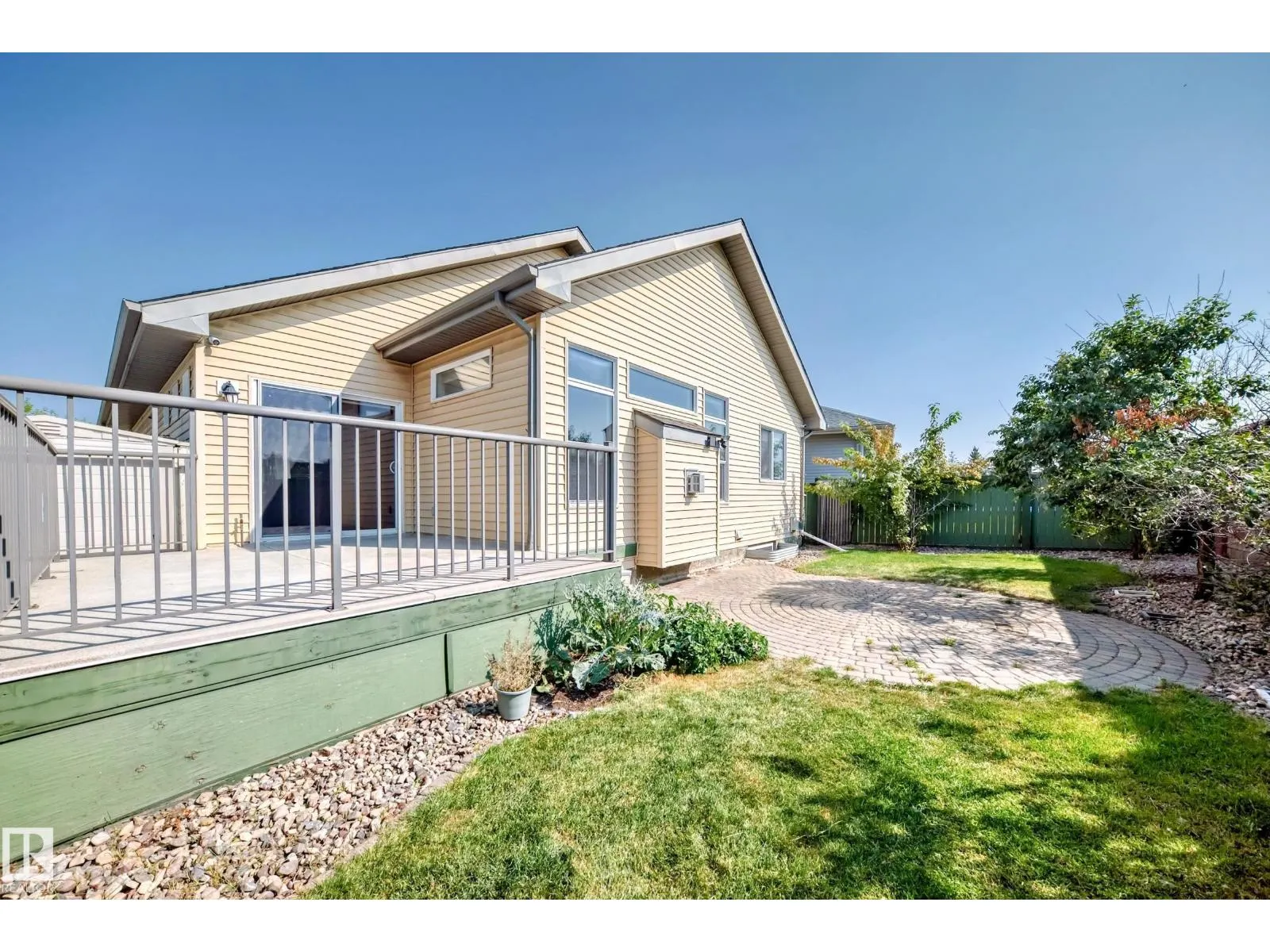 918 CHAHLEY CR NW