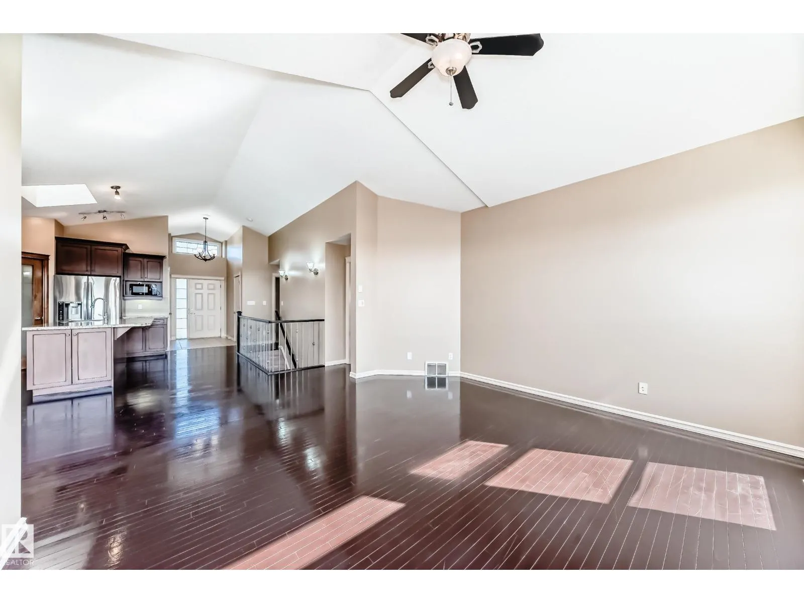 918 CHAHLEY CR NW