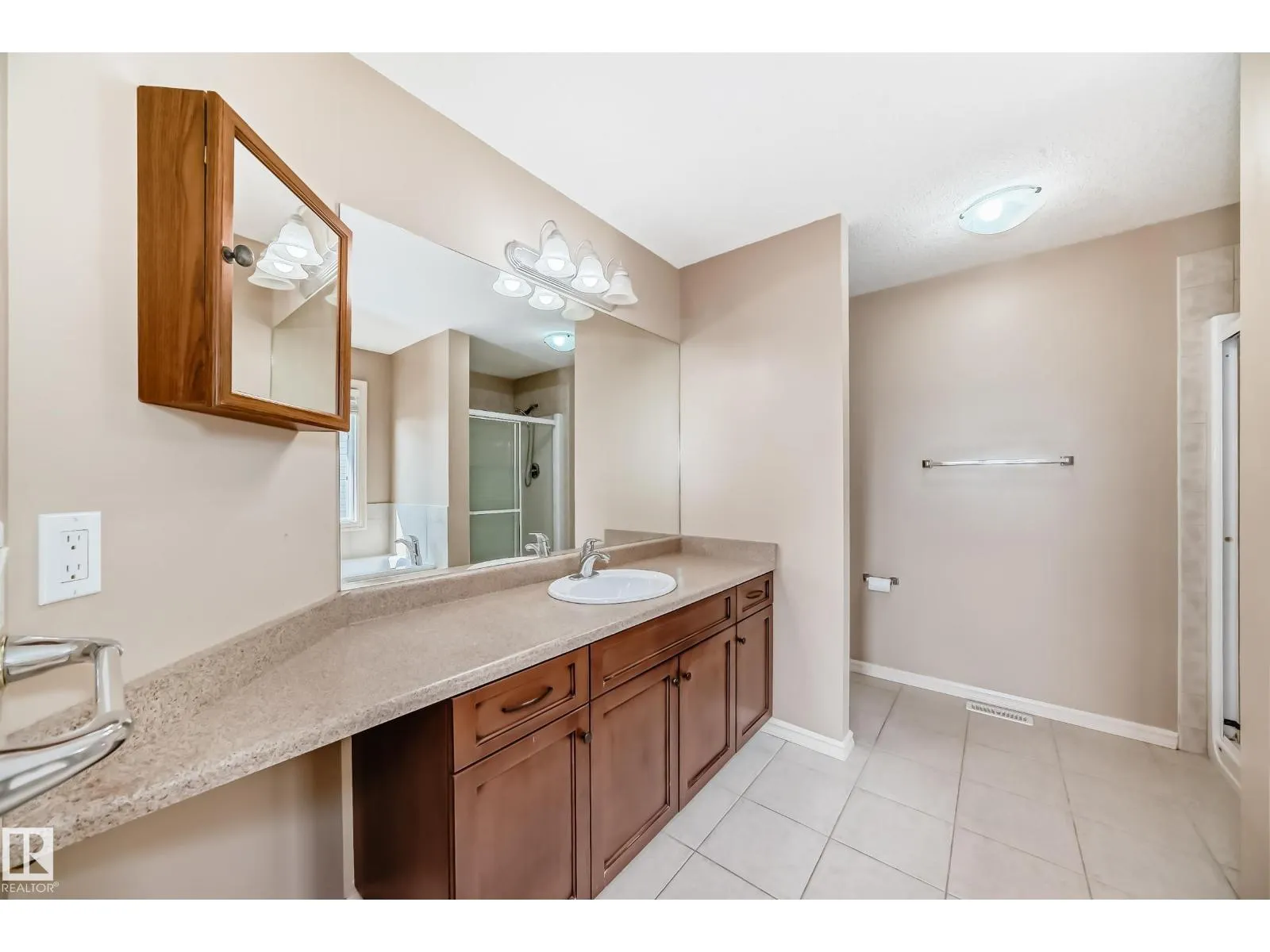 918 CHAHLEY CR NW