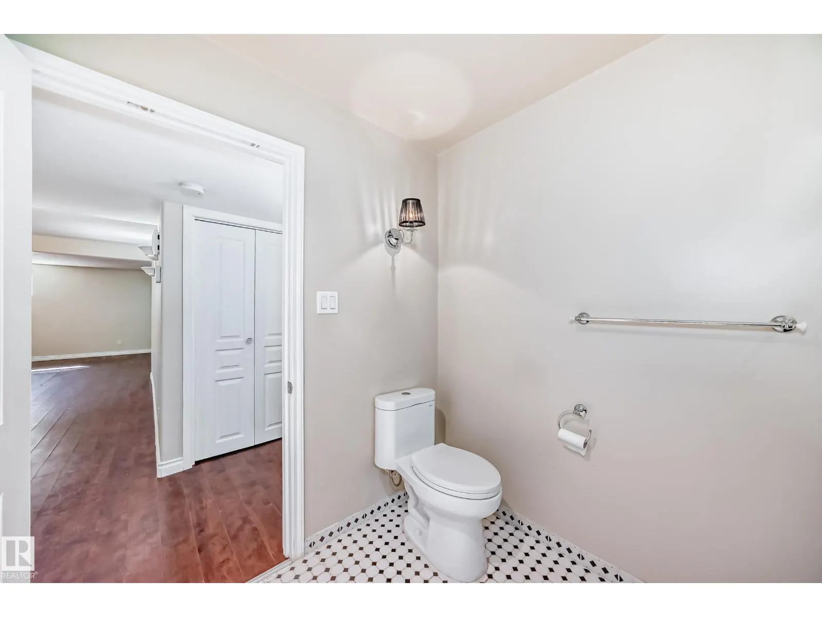 918 CHAHLEY CR NW