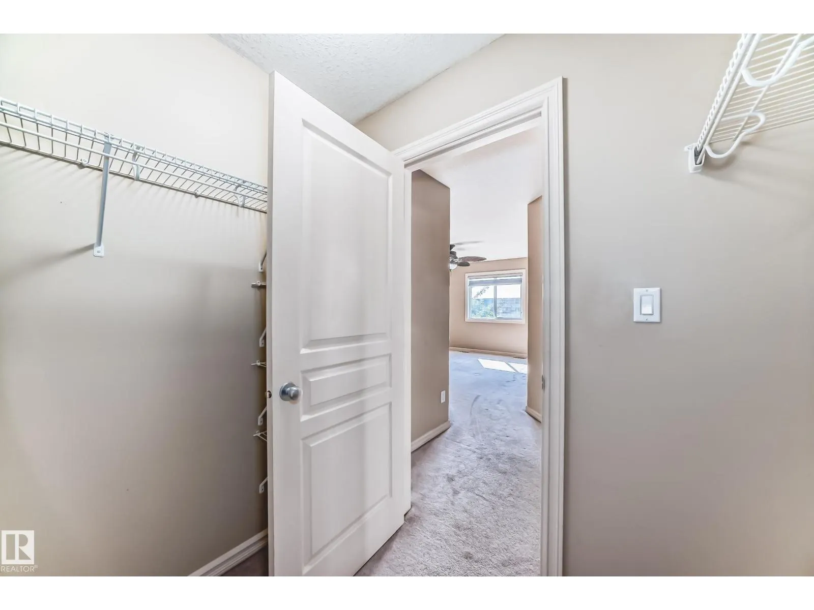 918 CHAHLEY CR NW