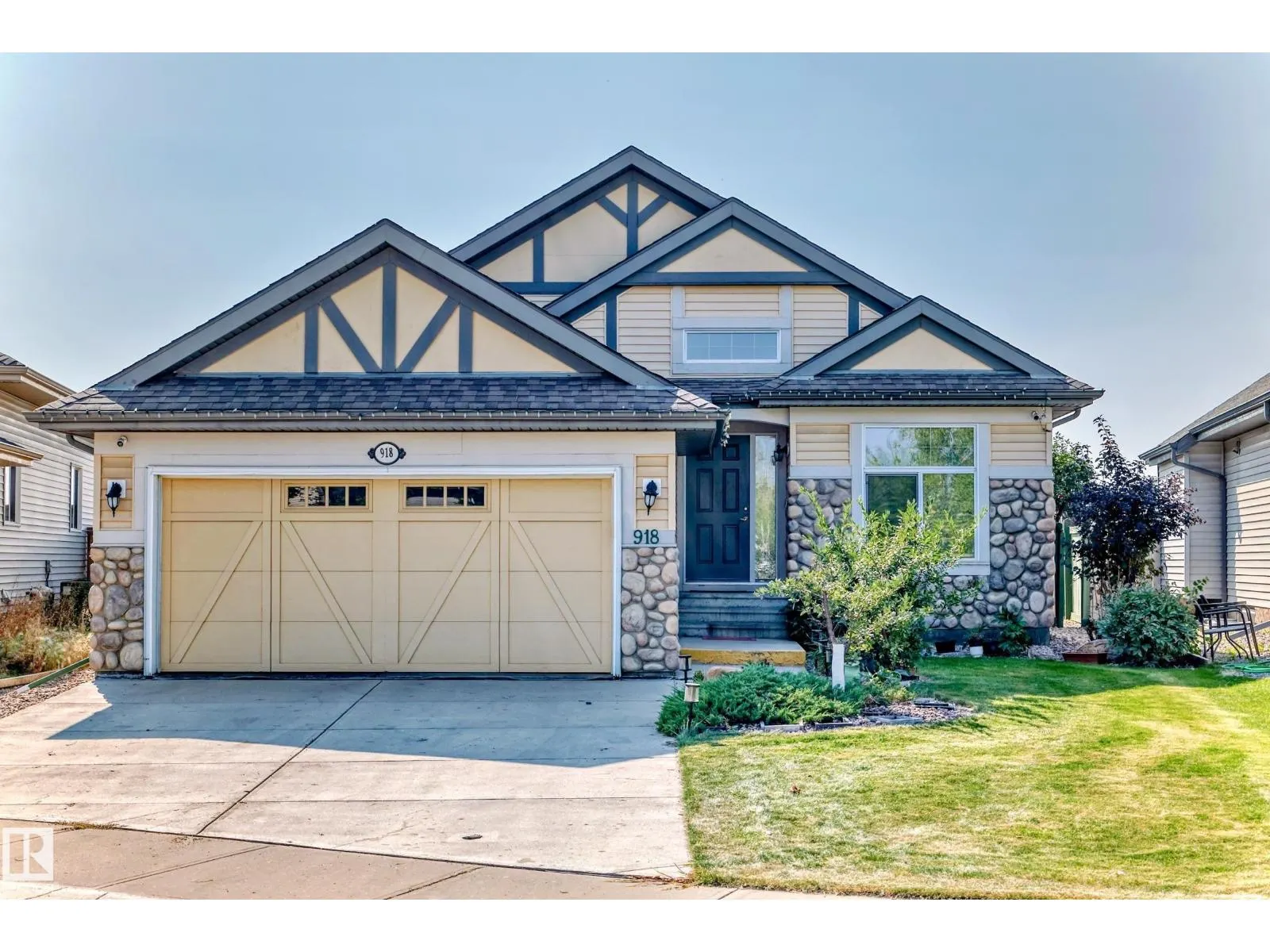918 CHAHLEY CR NW