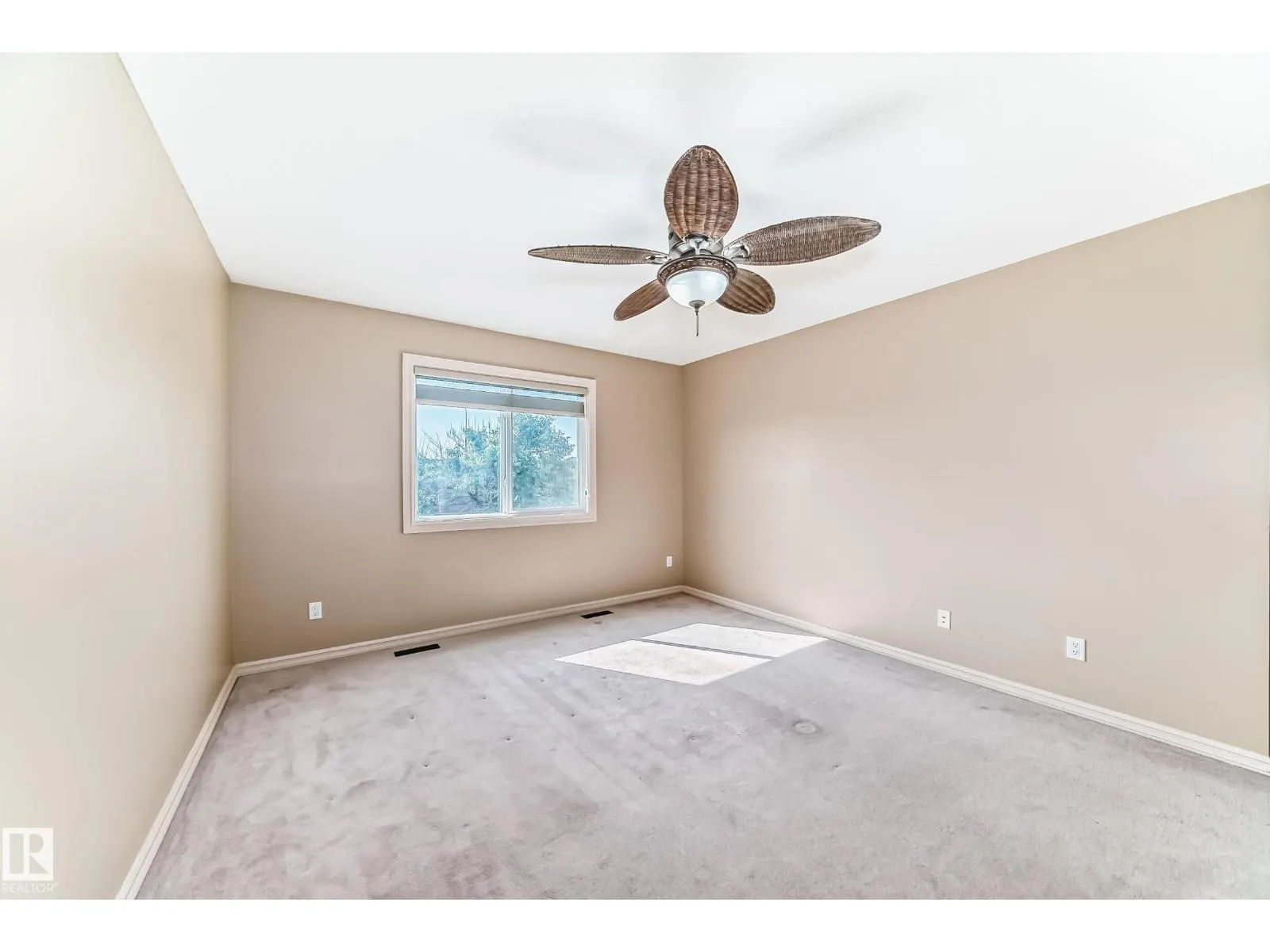 918 CHAHLEY CR NW