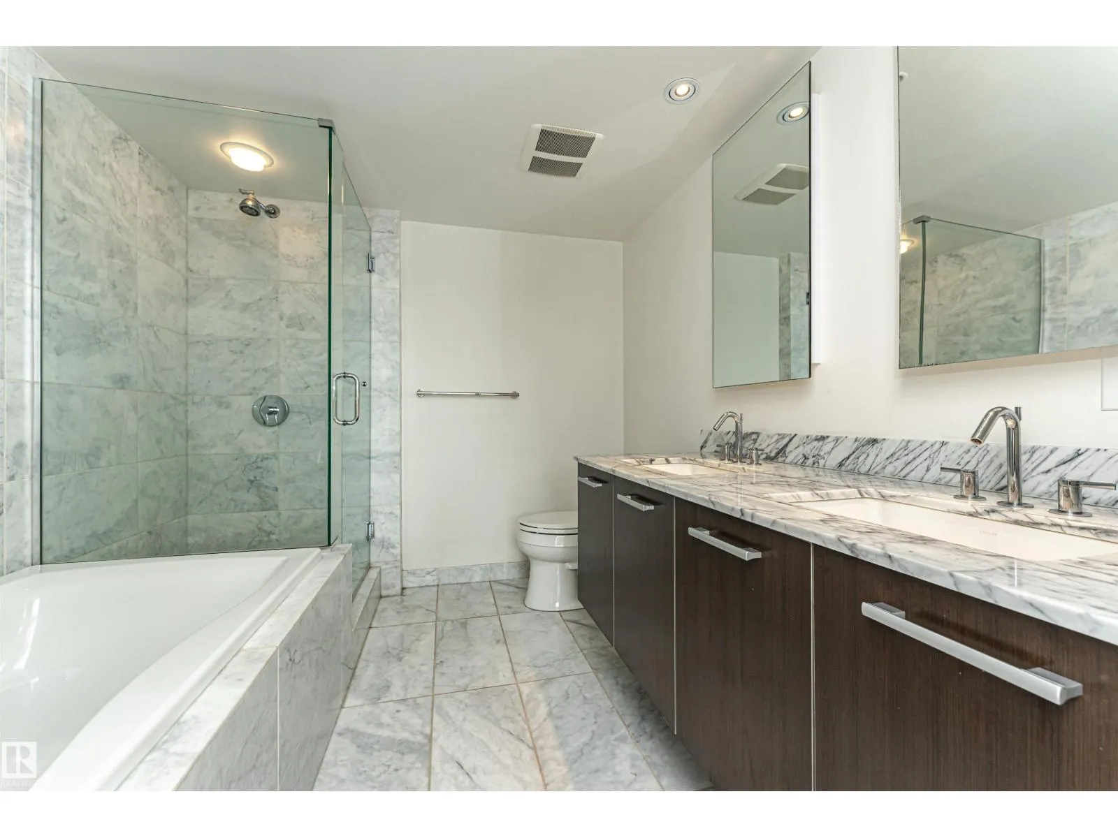 #207 2612 109 ST NW