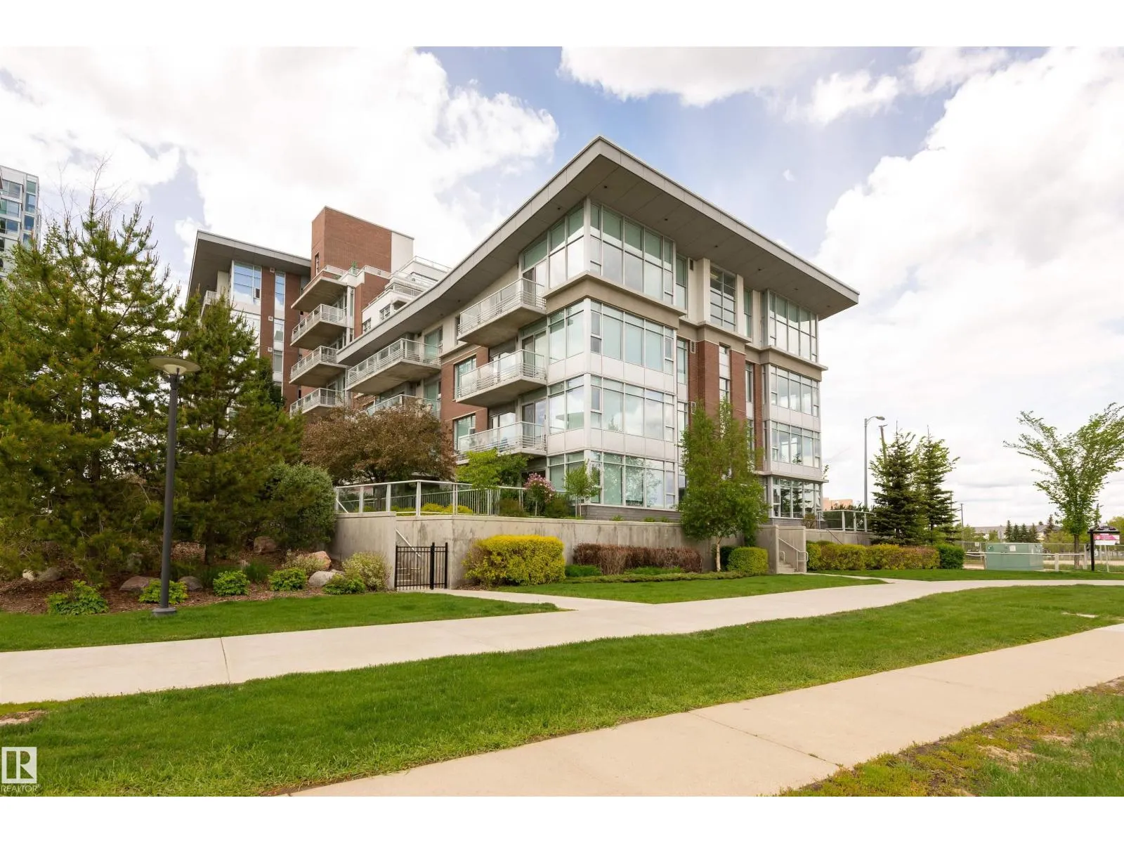 #207 2612 109 ST NW