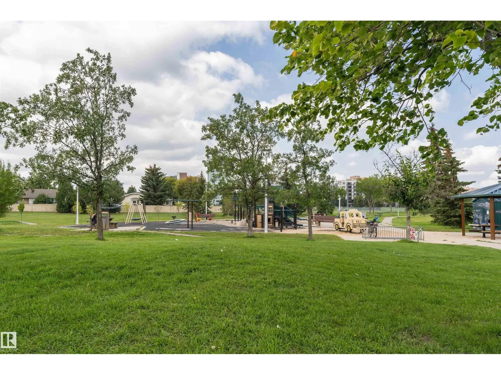#207 2612 109 ST NW