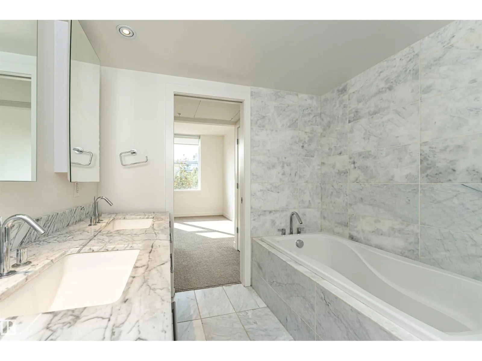 #207 2612 109 ST NW