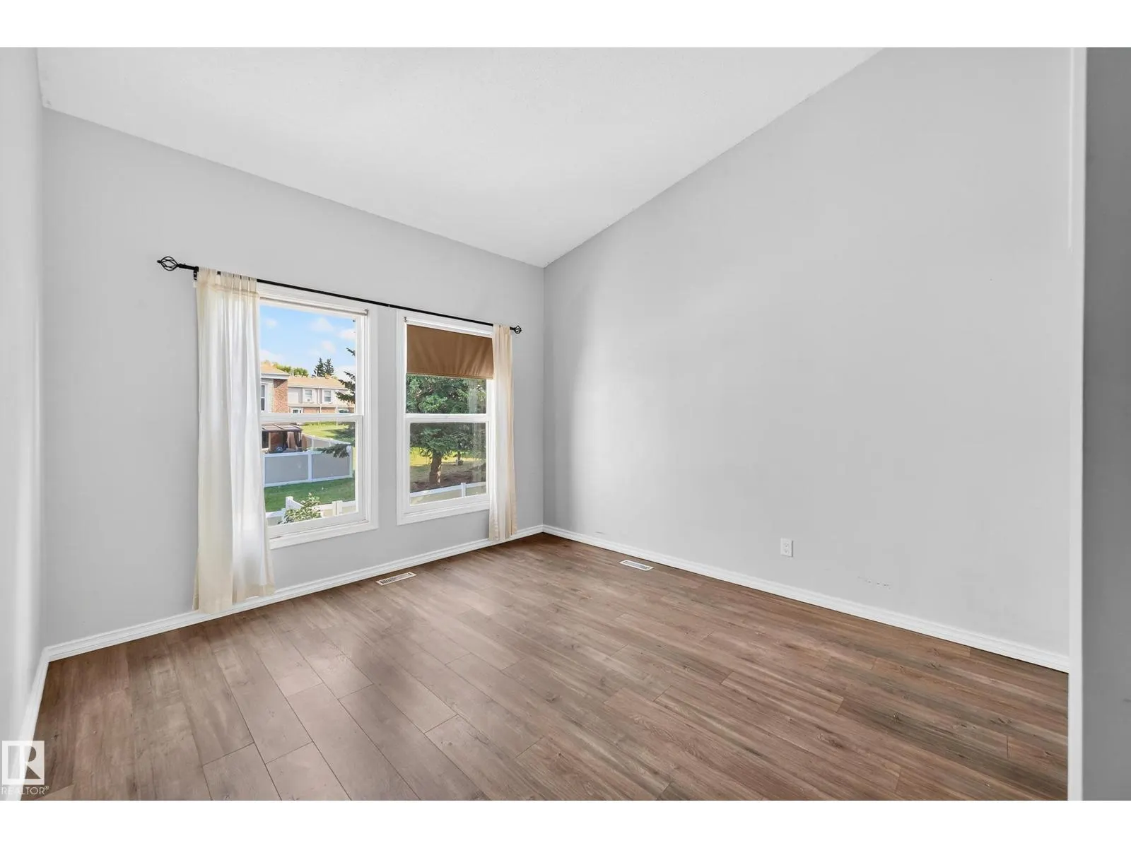 52 GRANDVIEW RG