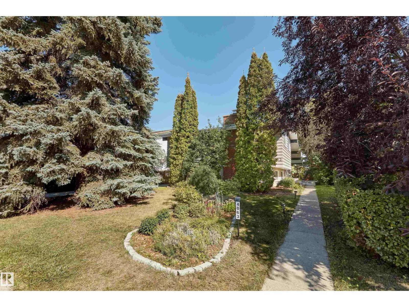 4063 ASPEN DR E NW