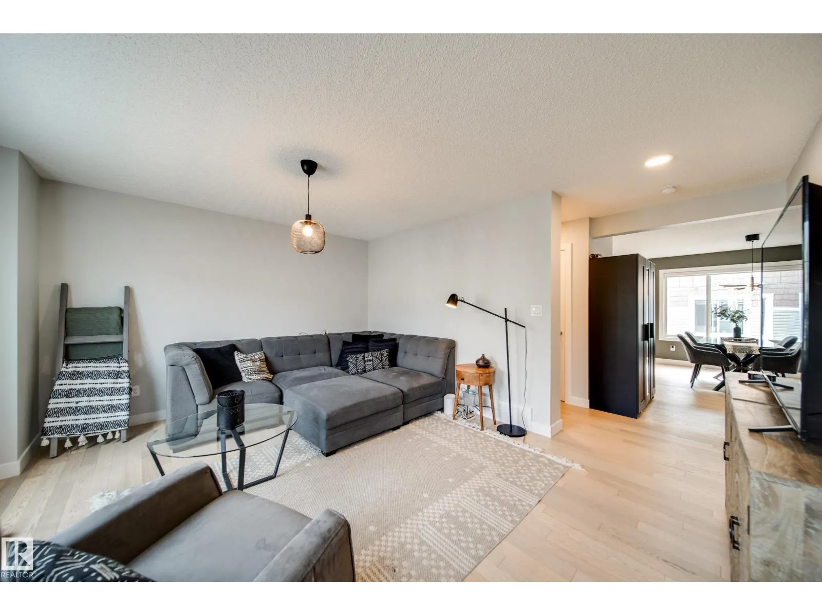 #42 2922 MAPLE WY NW