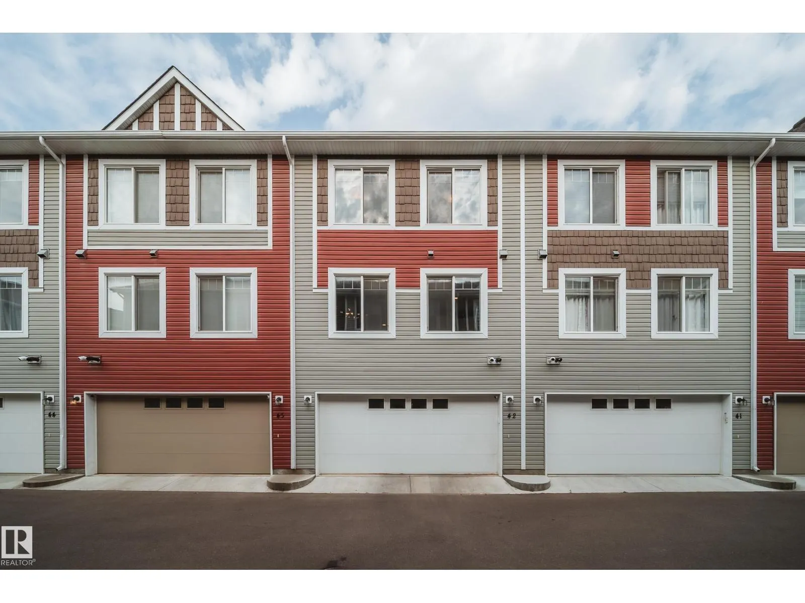 #42 2922 MAPLE WY NW