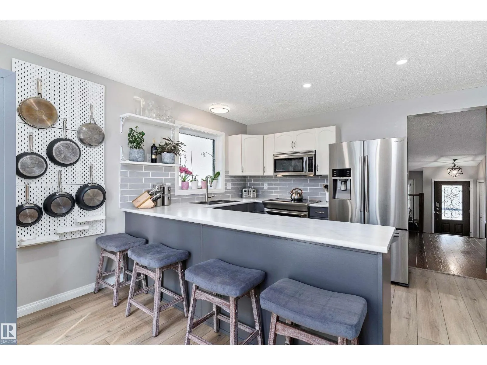 77 Meadowview DR