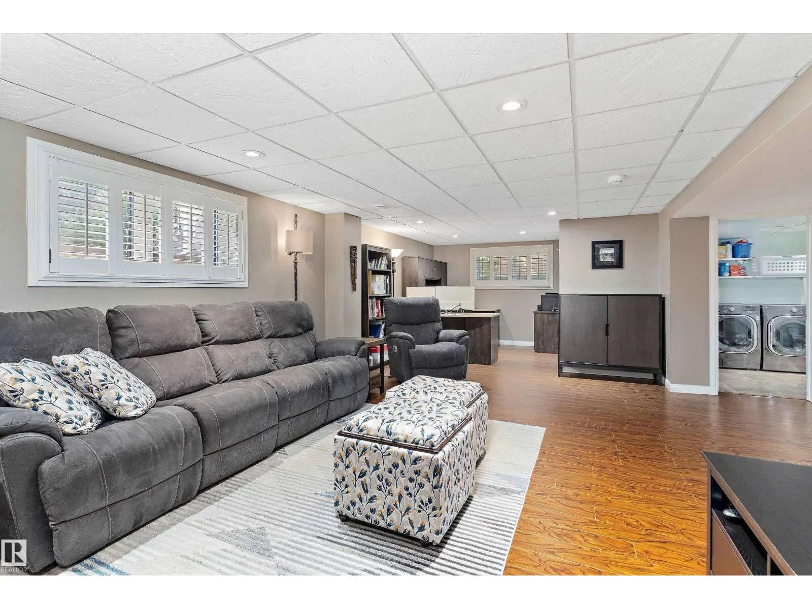 77 Meadowview DR
