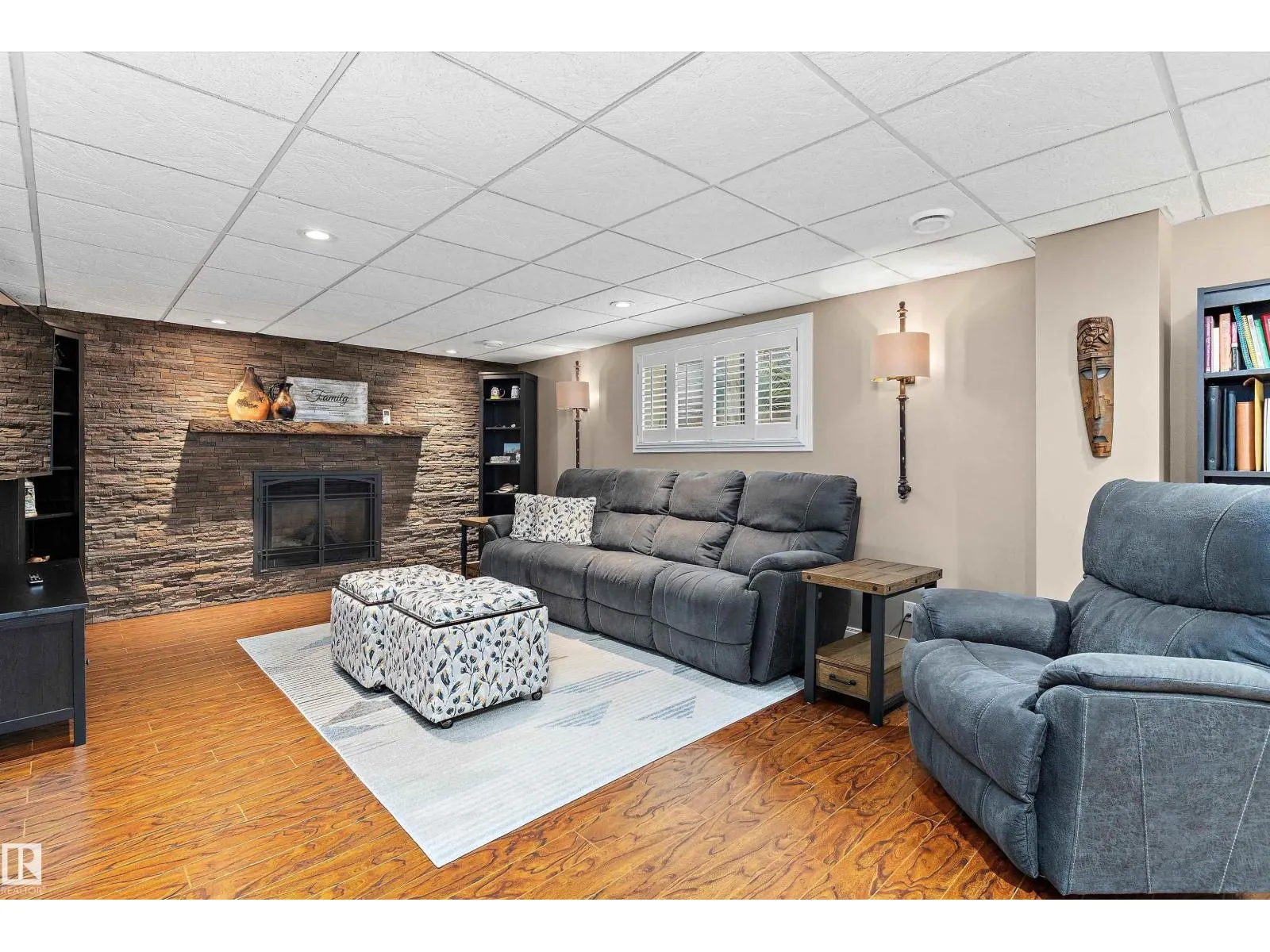 77 Meadowview DR