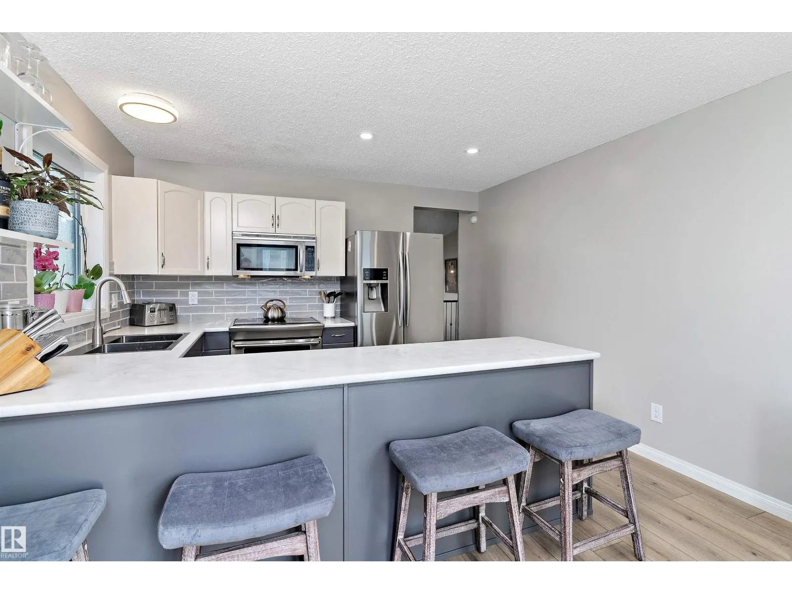 77 Meadowview DR