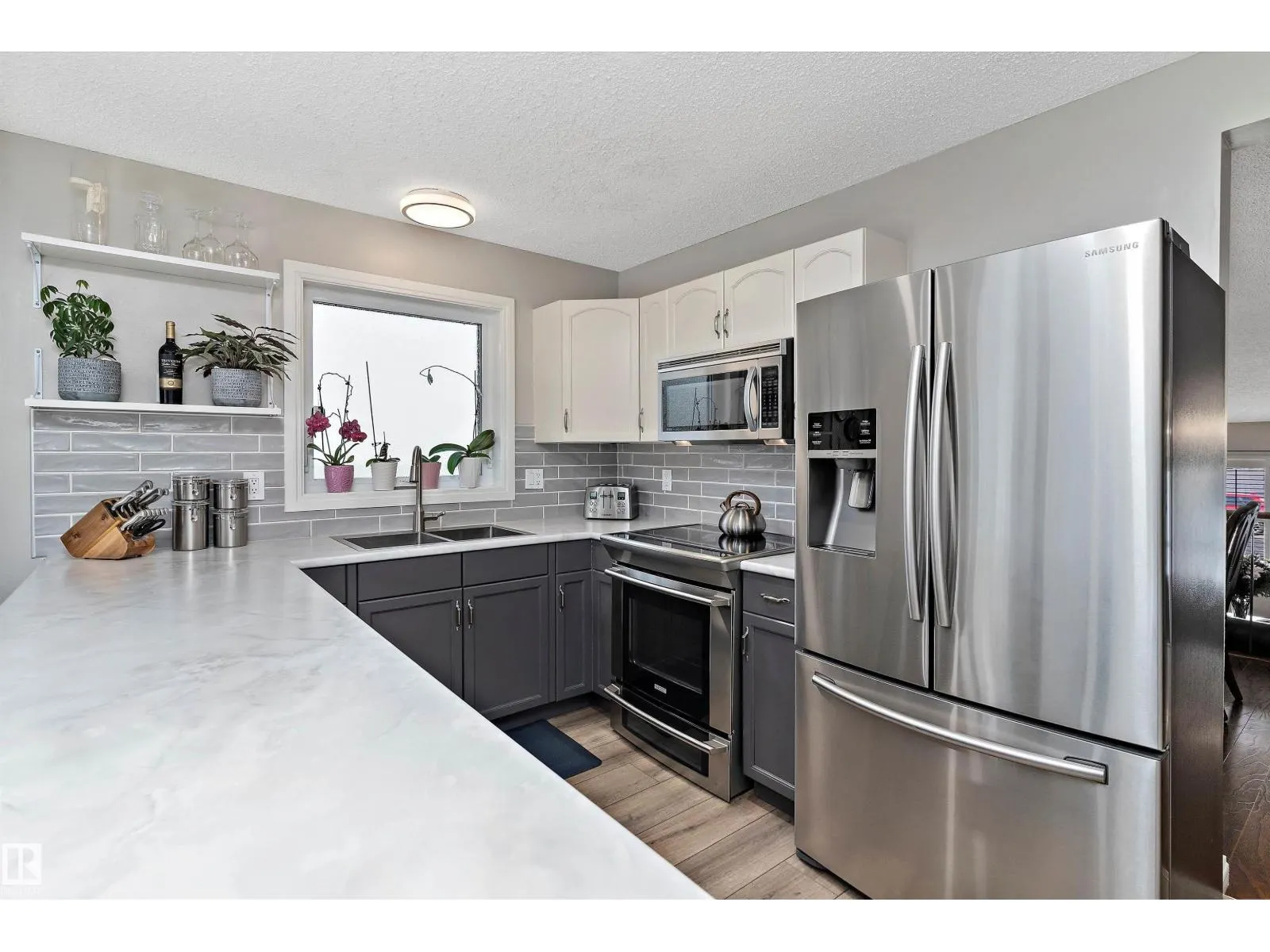 77 Meadowview DR