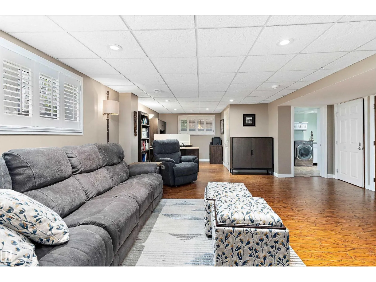 77 Meadowview DR
