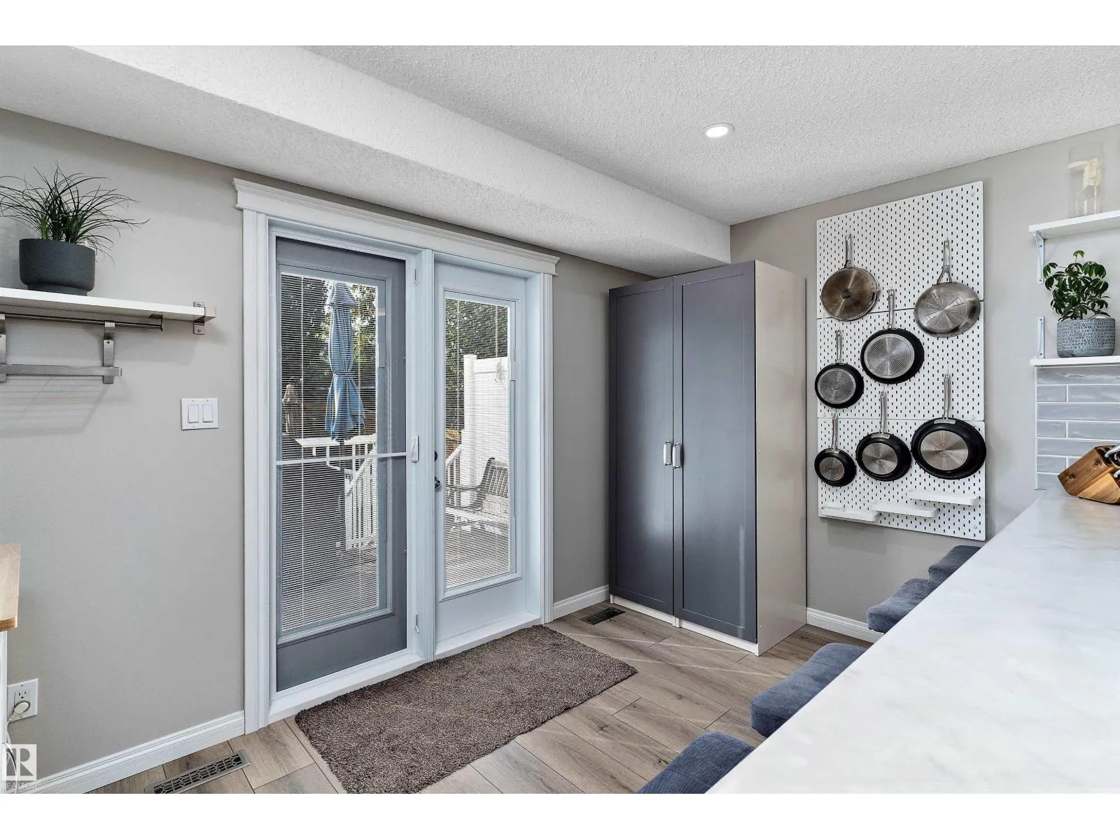 77 Meadowview DR