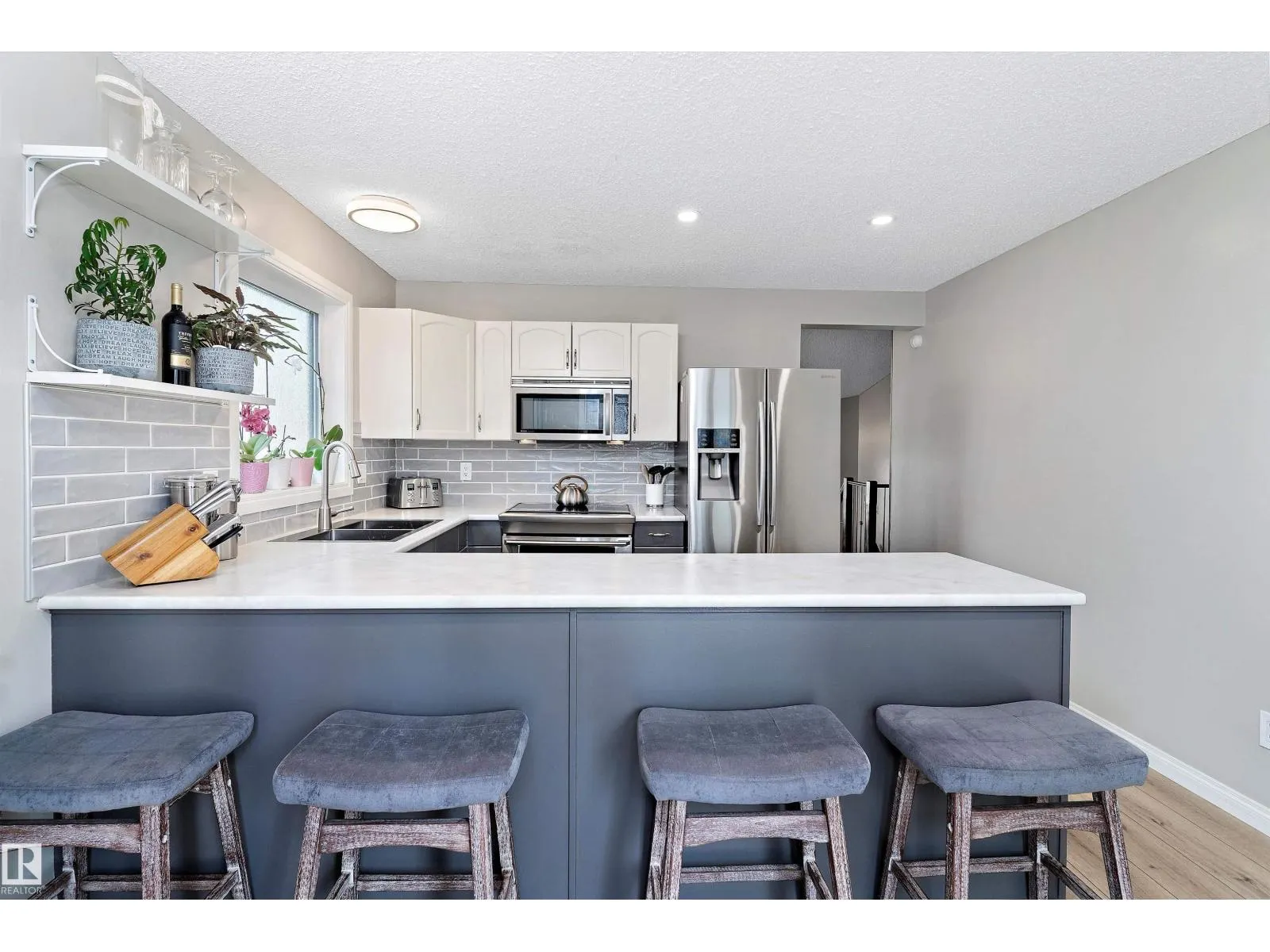 77 Meadowview DR