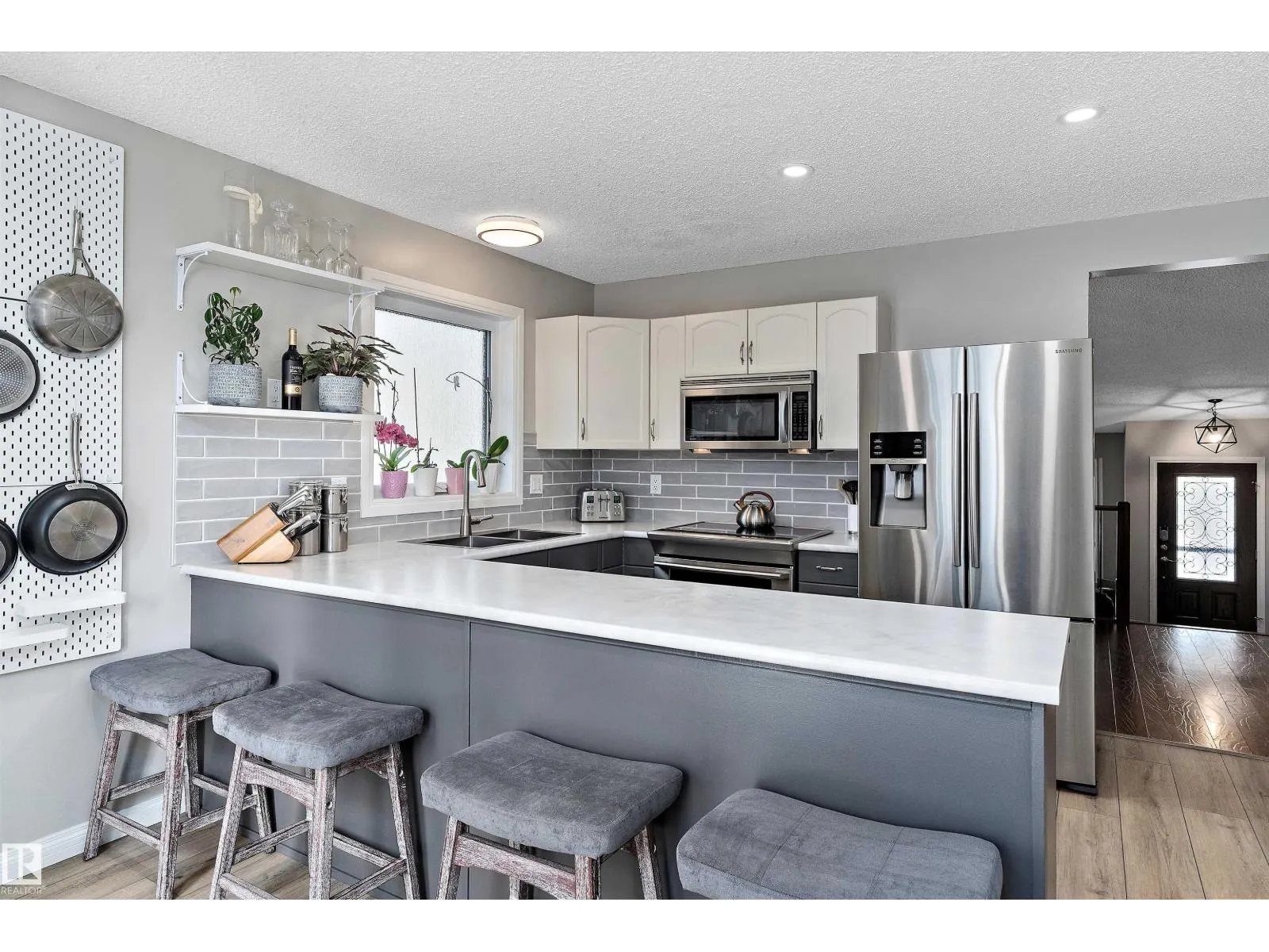 77 Meadowview DR