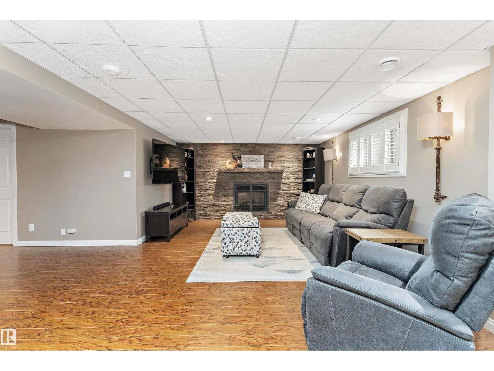 77 Meadowview DR