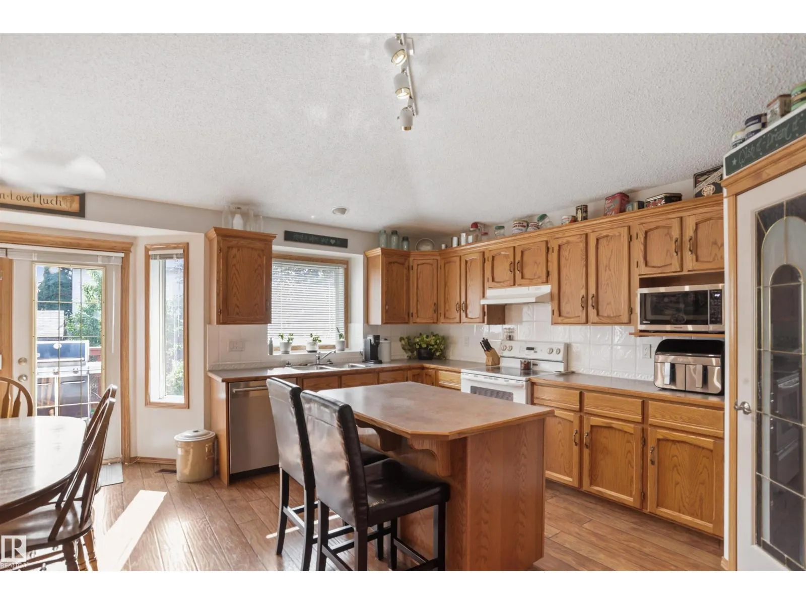 150 HIGHWOOD CR