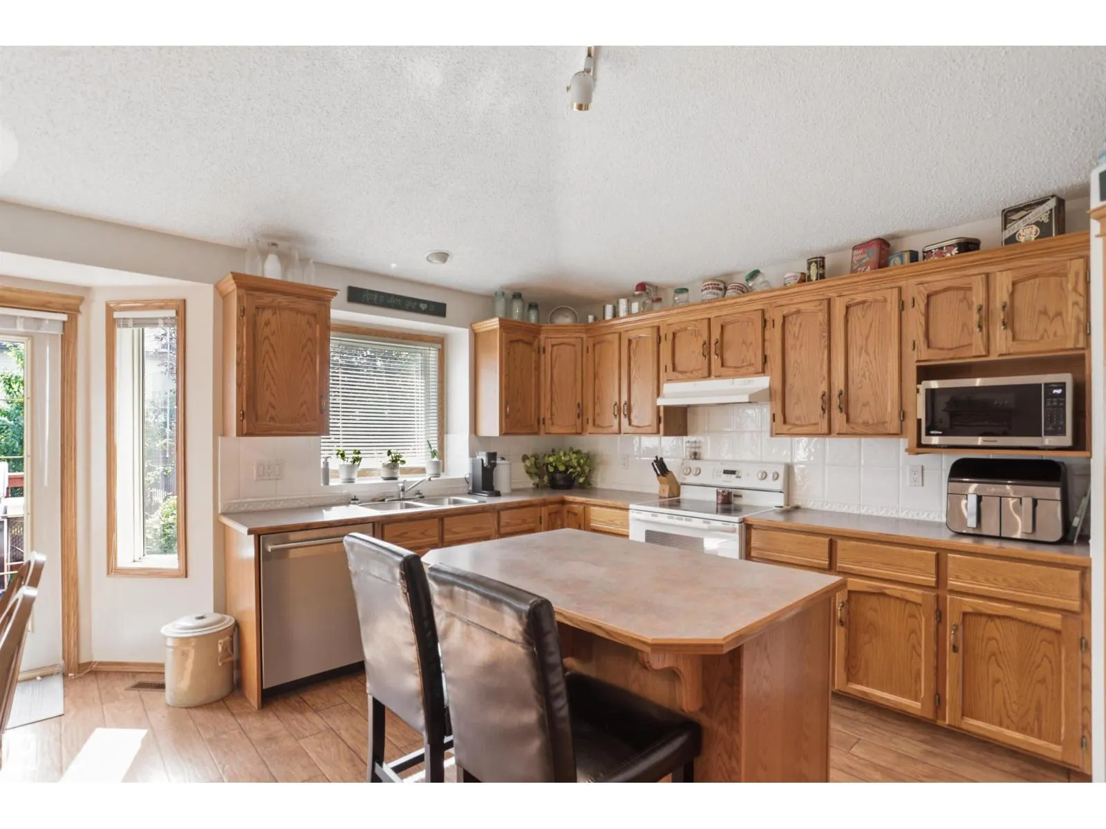 150 HIGHWOOD CR