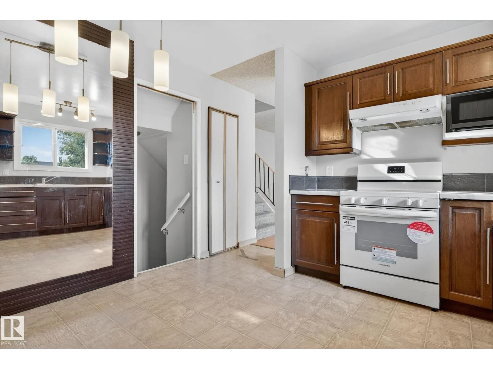 7114 178 ST NW