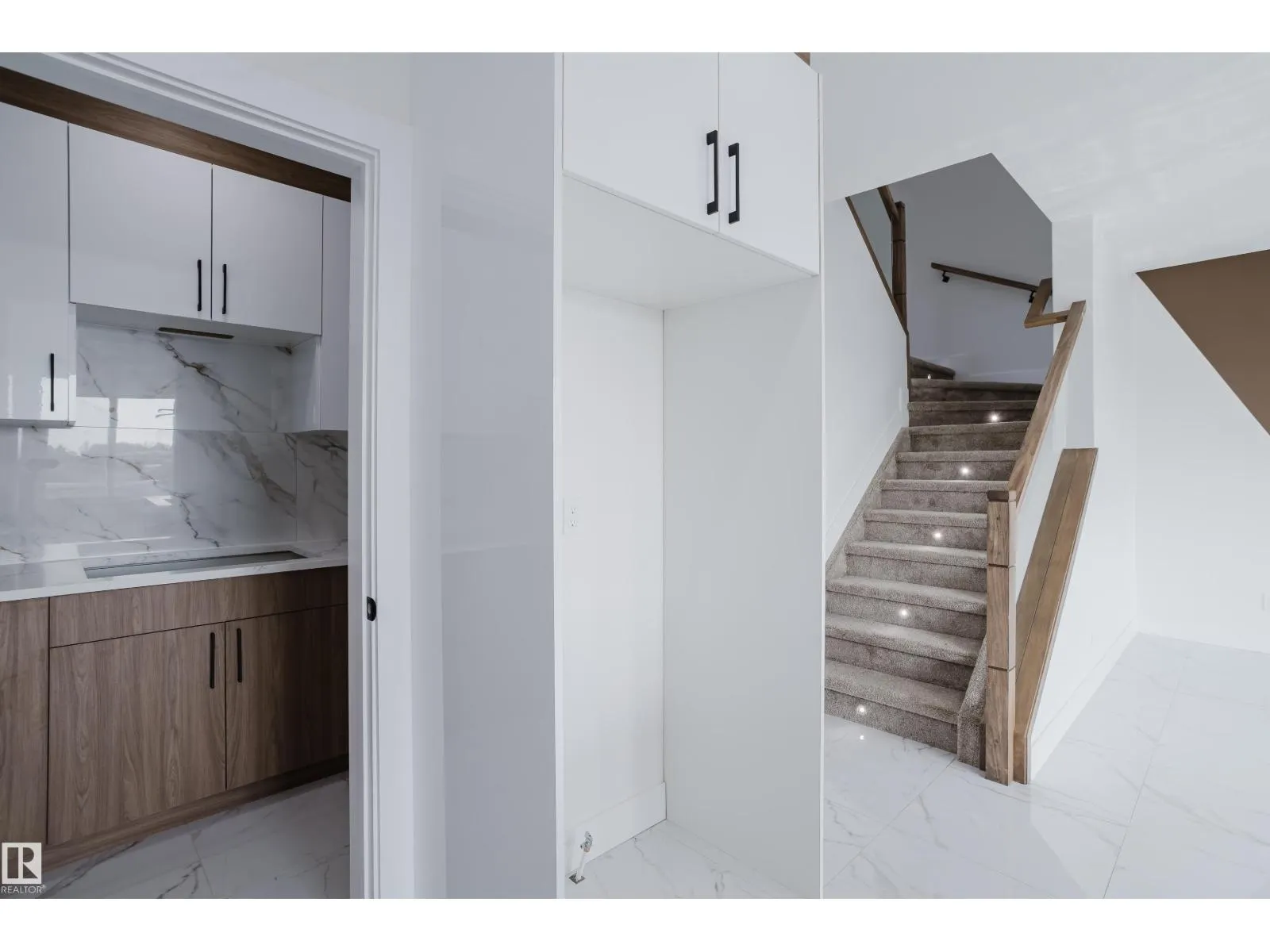 919 18 AV NW