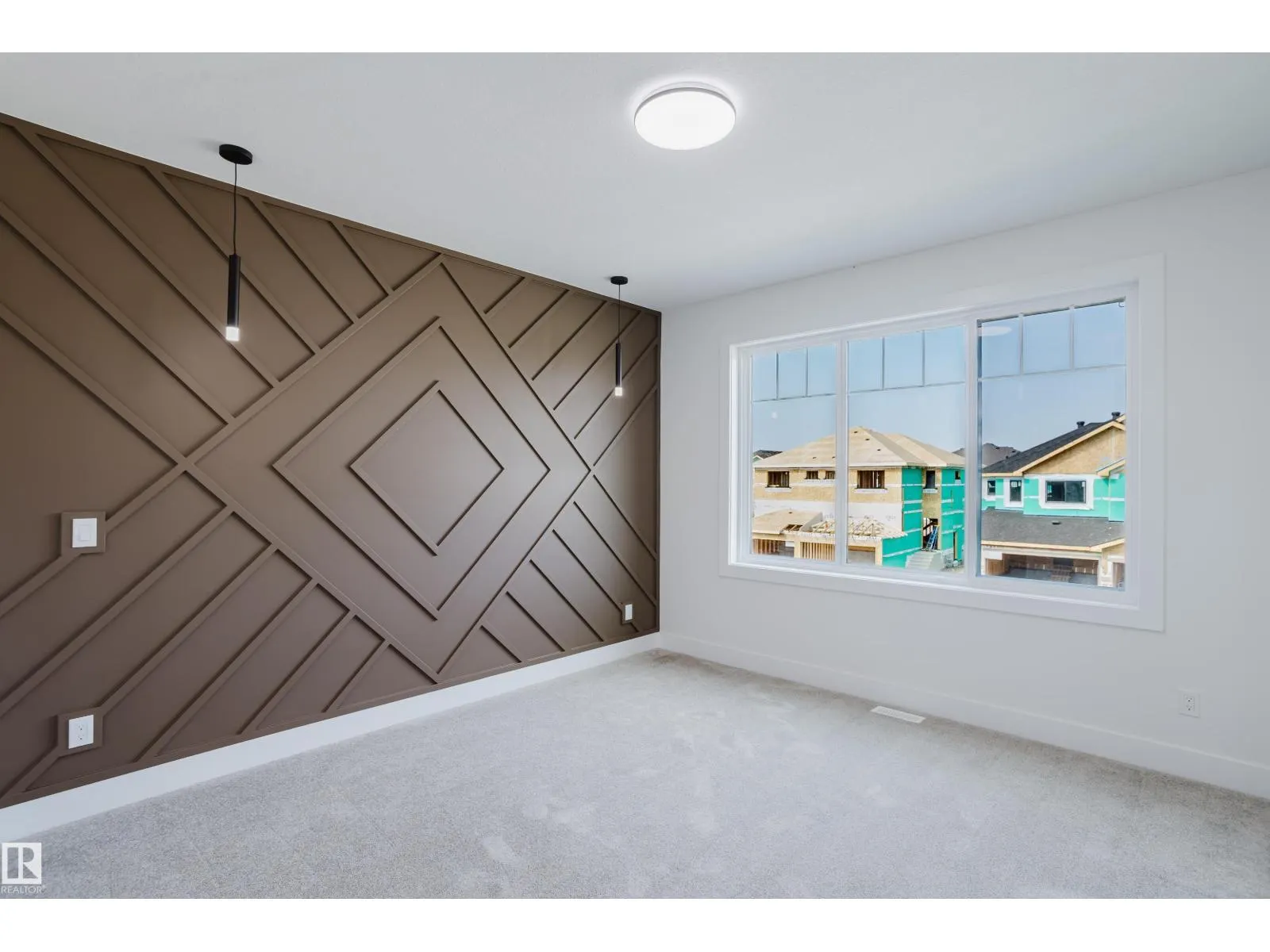 919 18 AV NW
