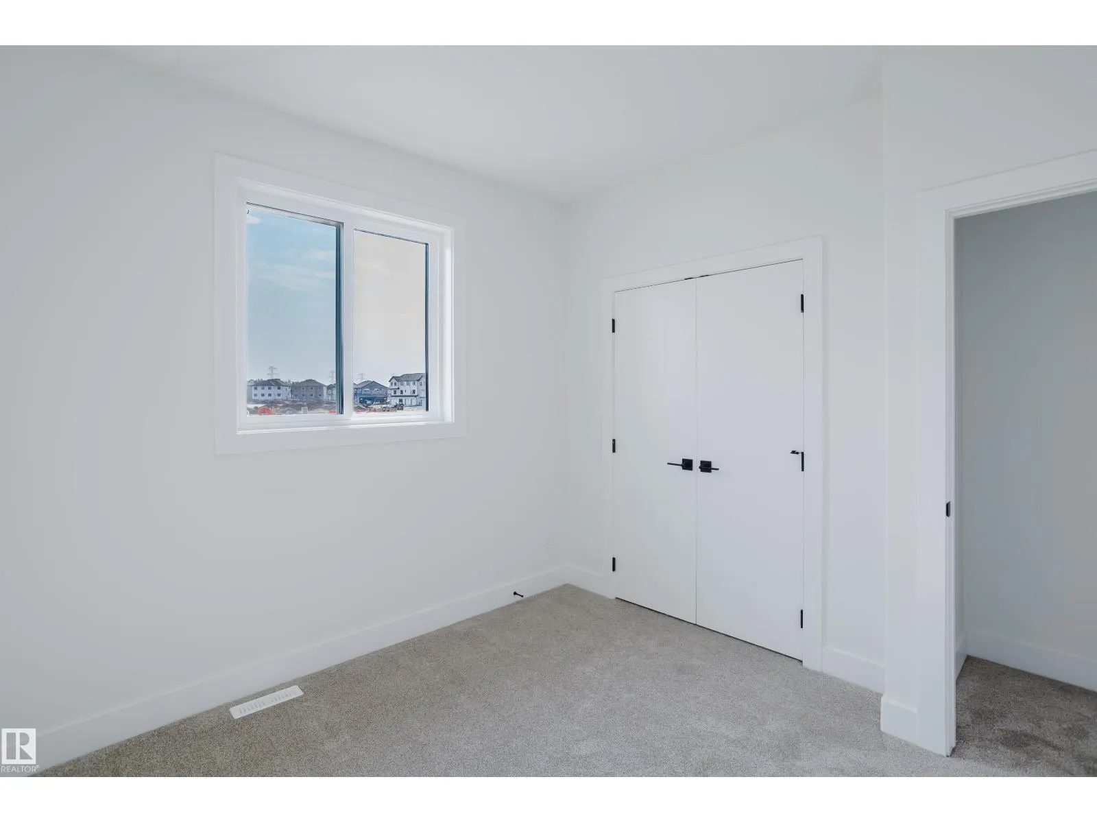 919 18 AV NW