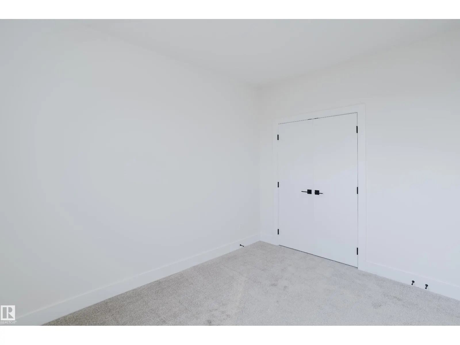 919 18 AV NW