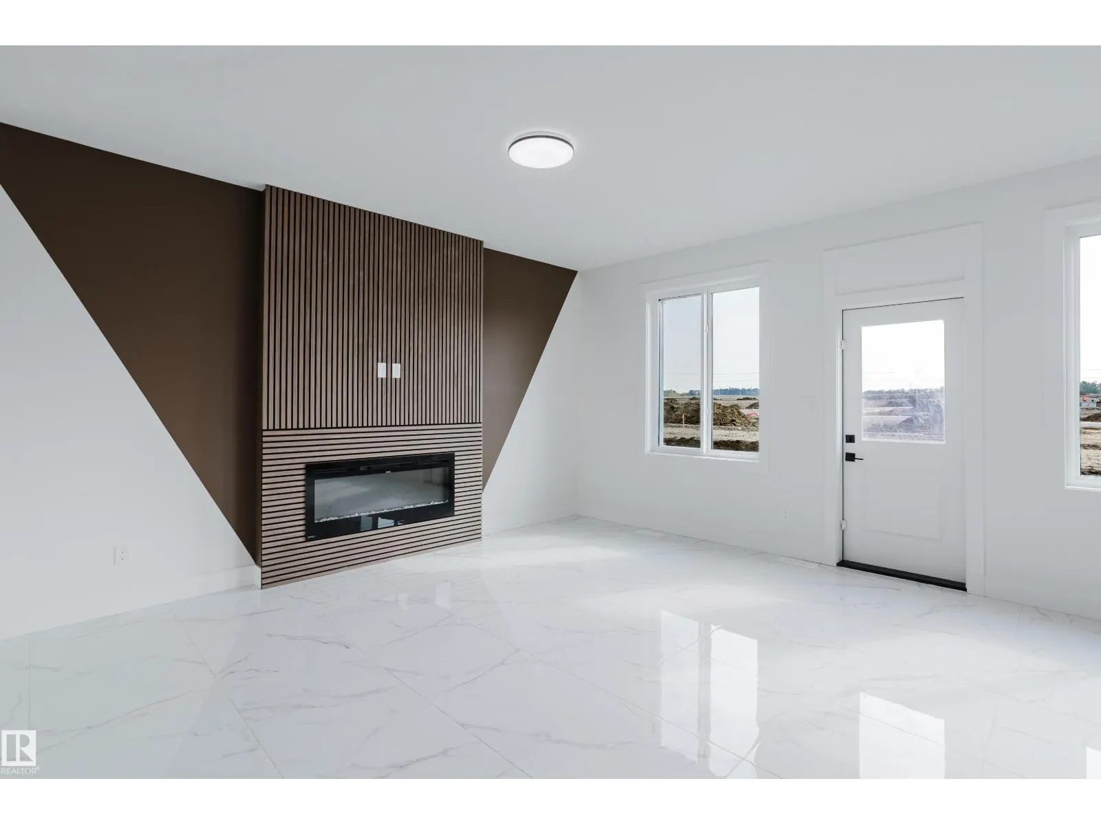 919 18 AV NW