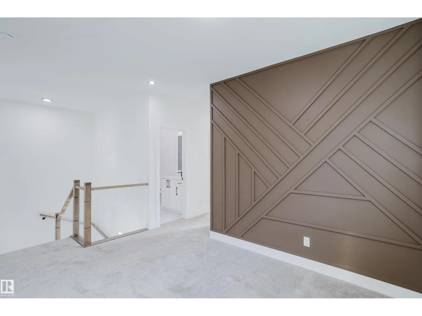 919 18 AV NW