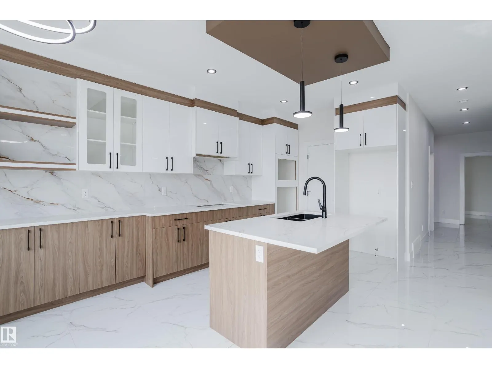 919 18 AV NW