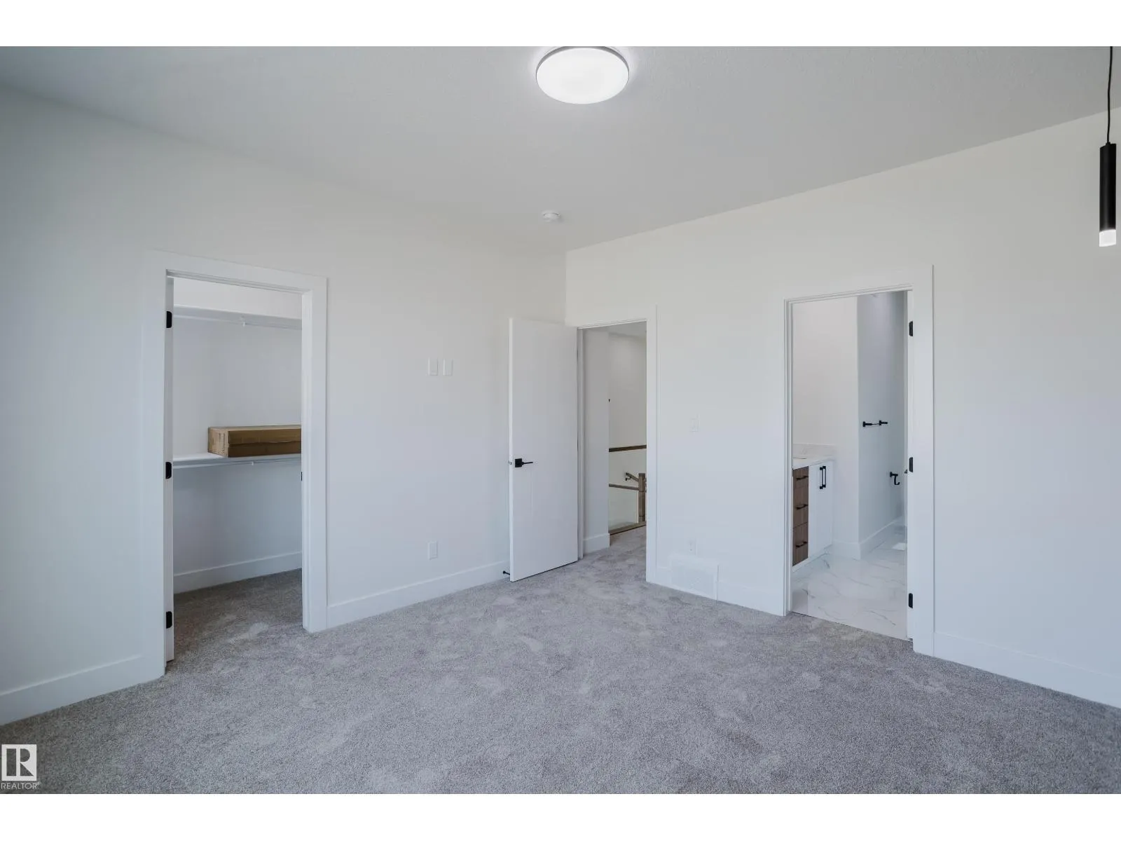 919 18 AV NW